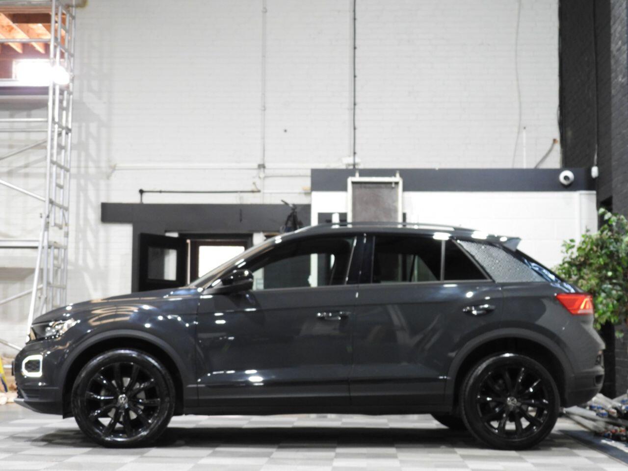 Volkswagen T-Roc view 16