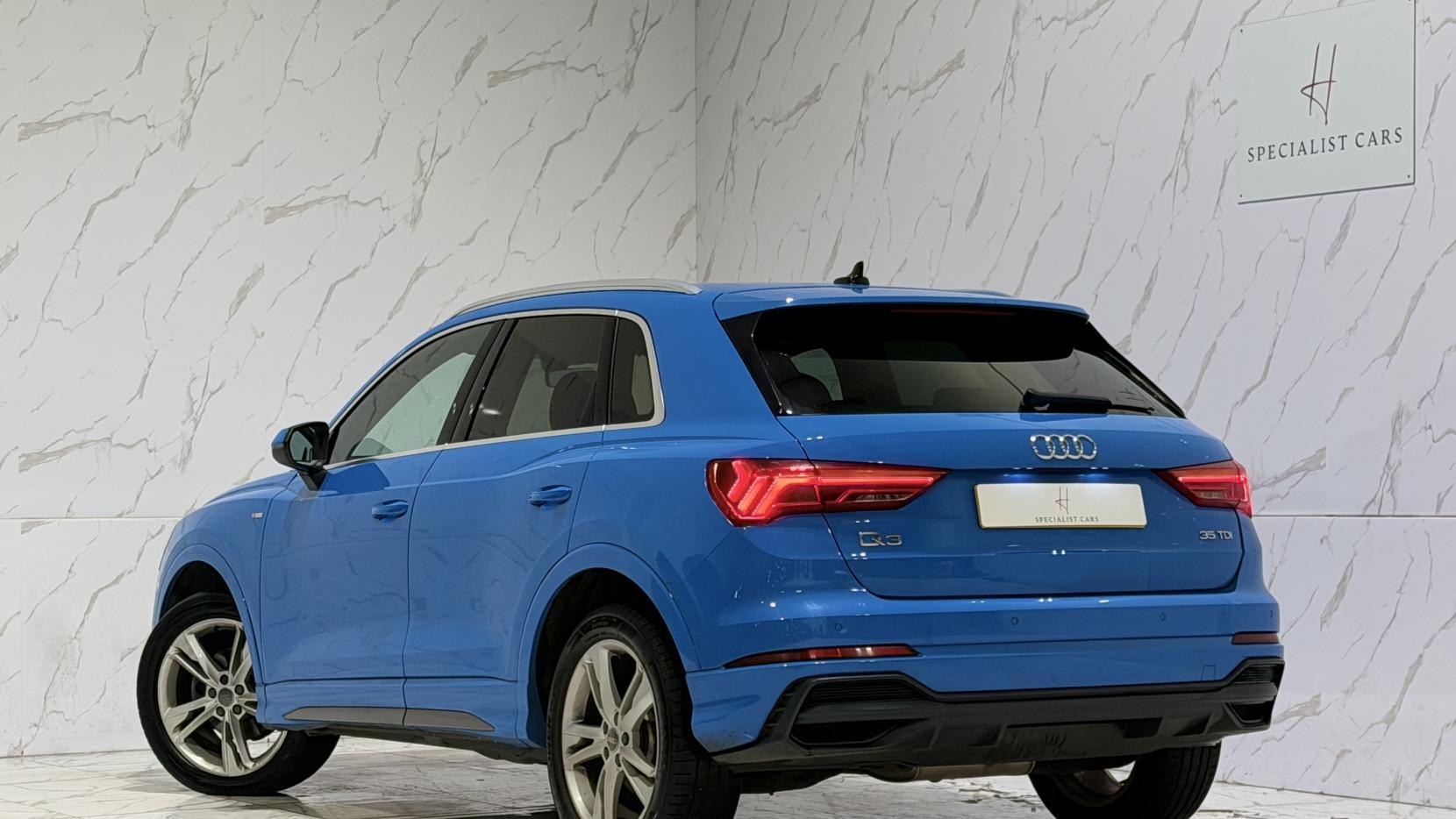 Audi Q3 view 6