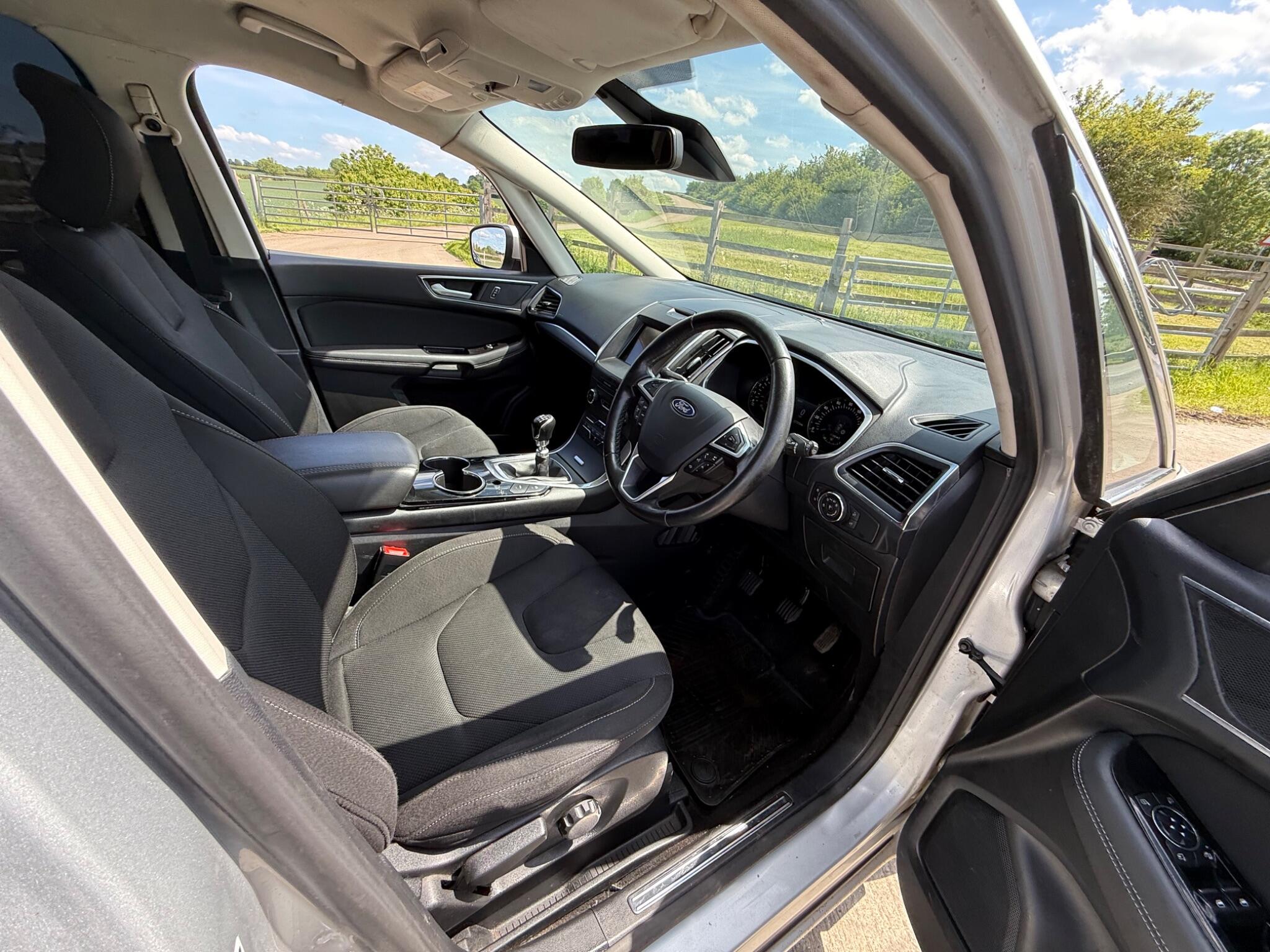 Ford S-Max 2.0 TDCi Titanium Euro 6 (s/s) 5dr — photo 29 of 102