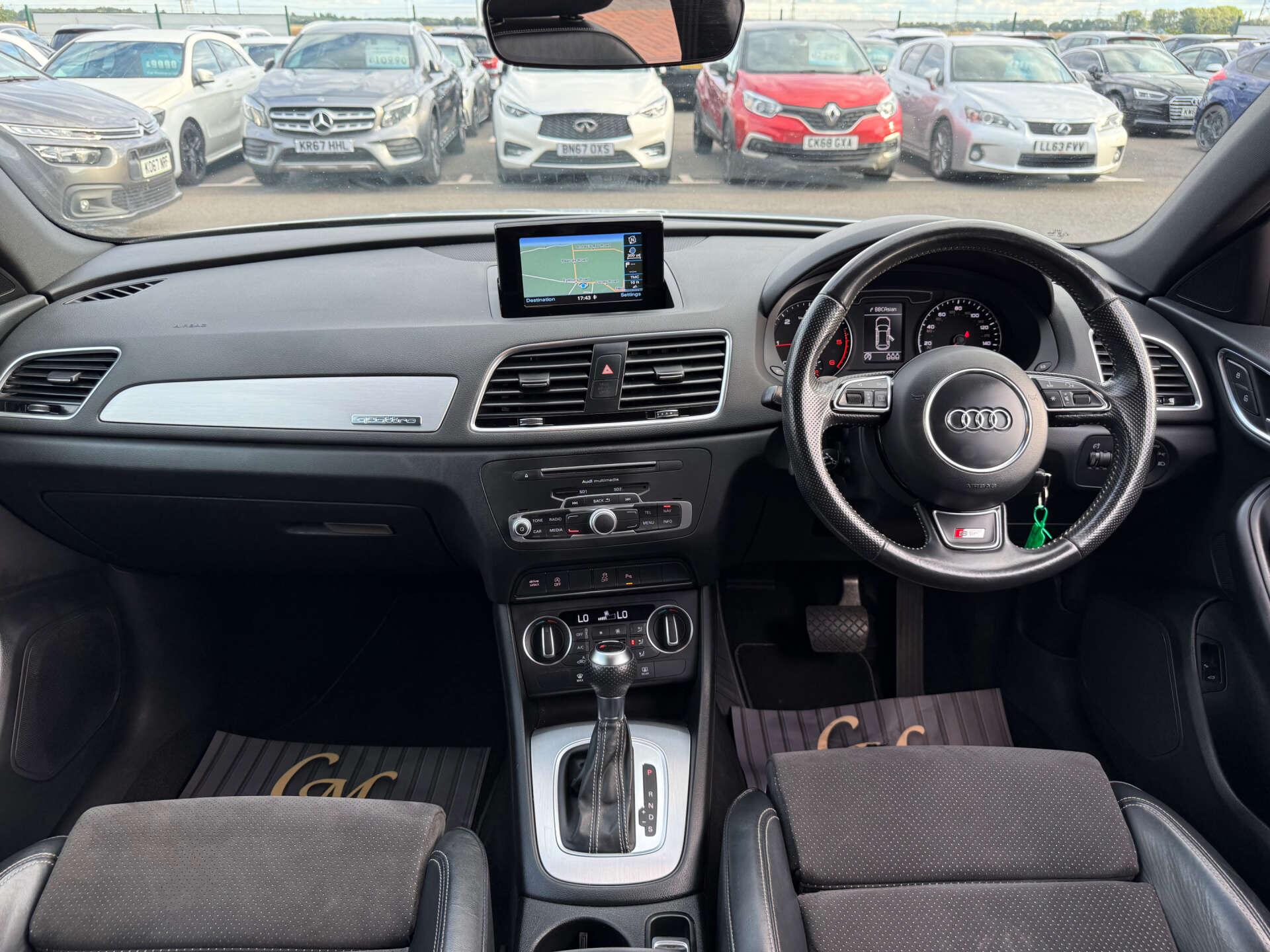 Audi Q3 view 71