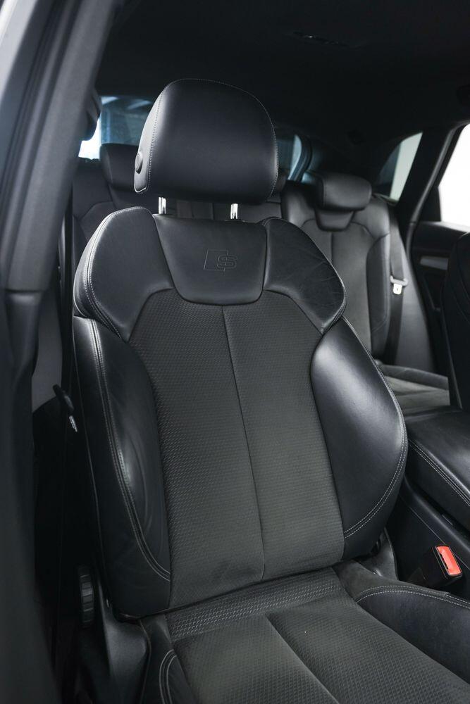 Audi Q5 view 10