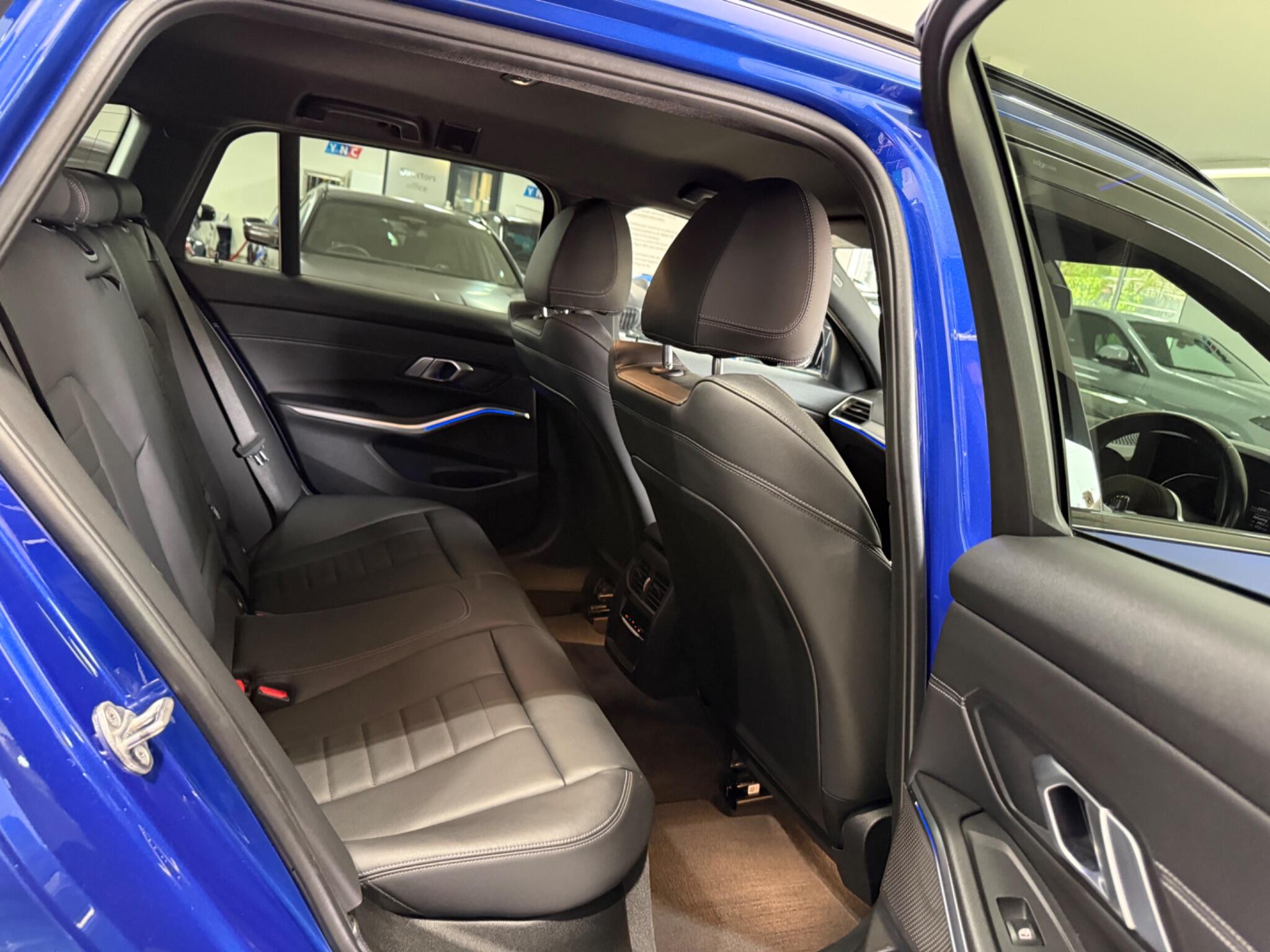 BMW 3 Series view 39