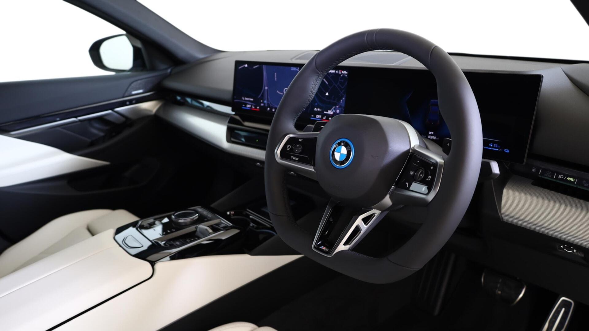BMW 5 Series view 6