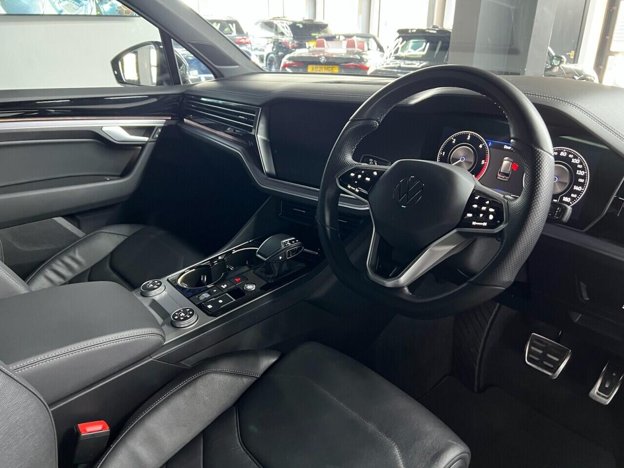 Volkswagen Touareg view 39
