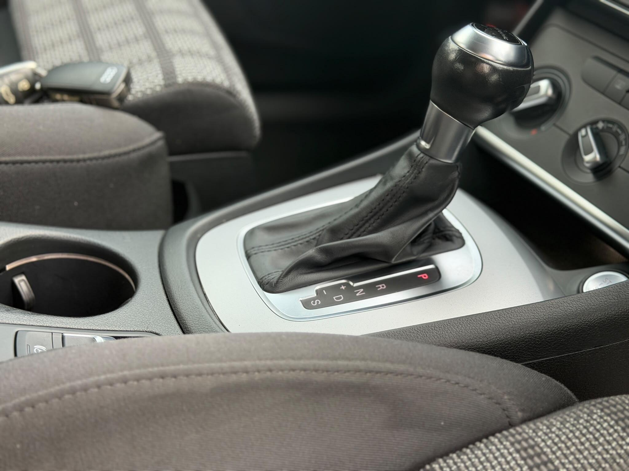 Audi Q3 view 14