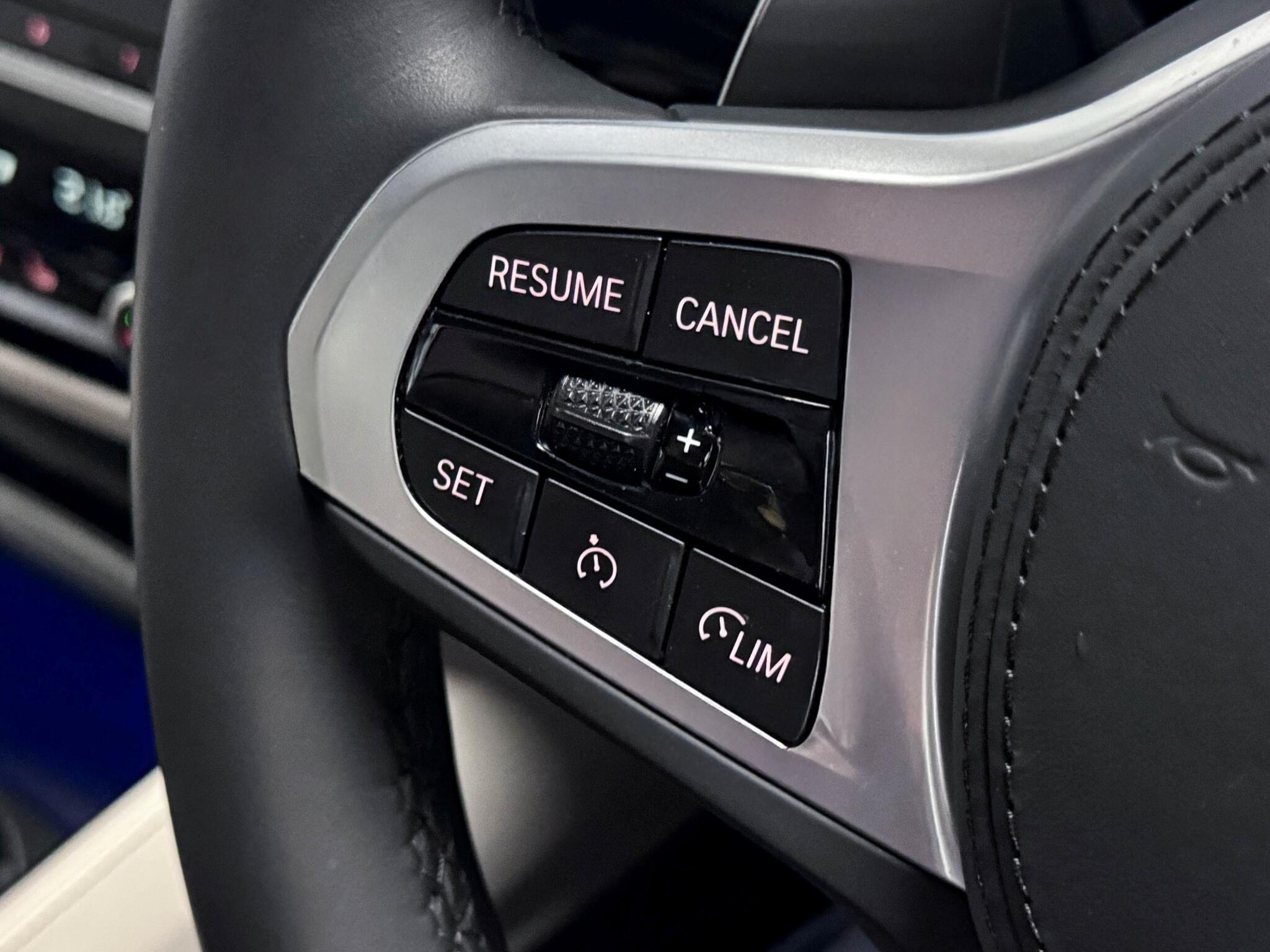BMW 5 Series view 28