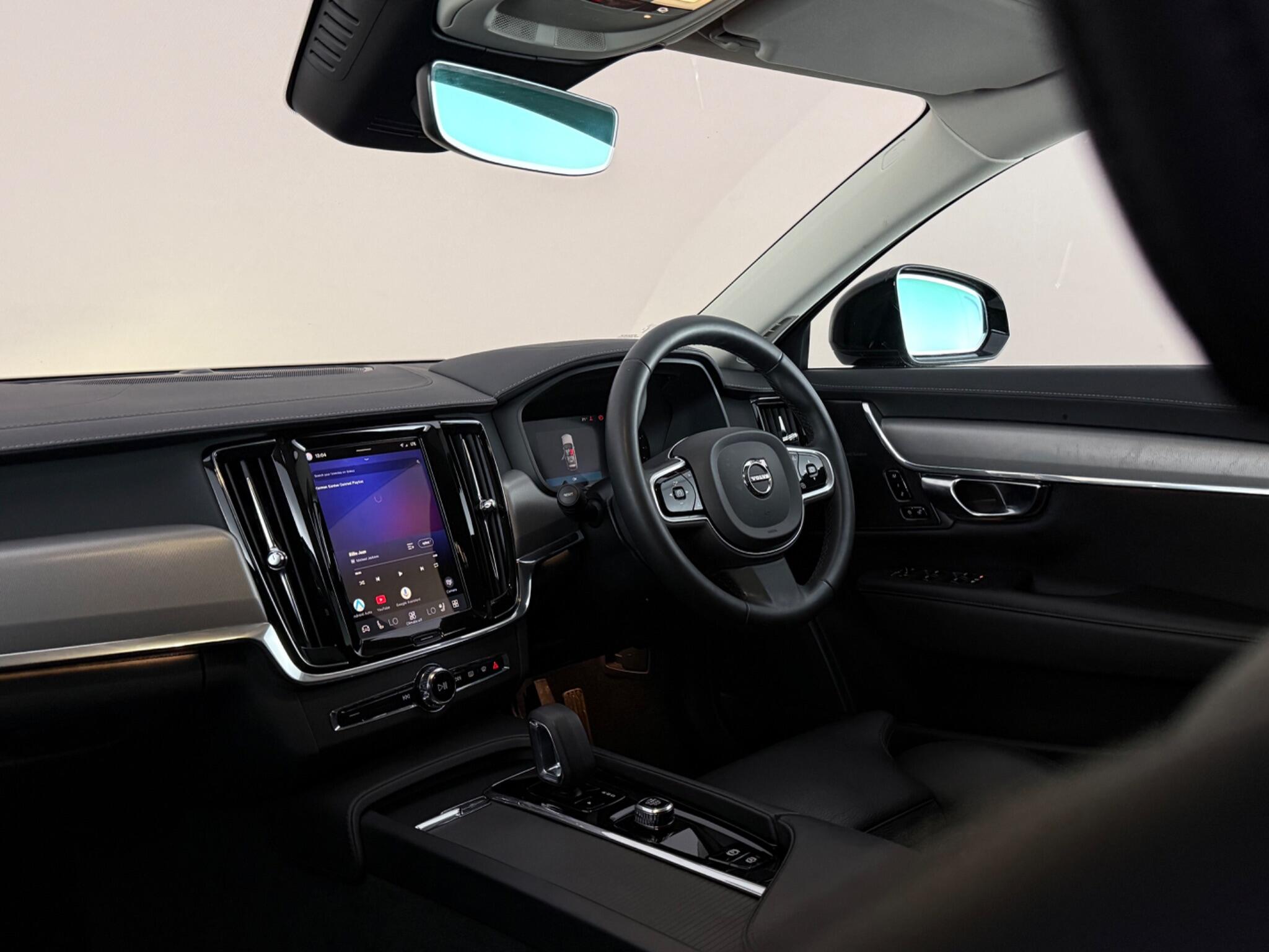 Volvo V90 view 4