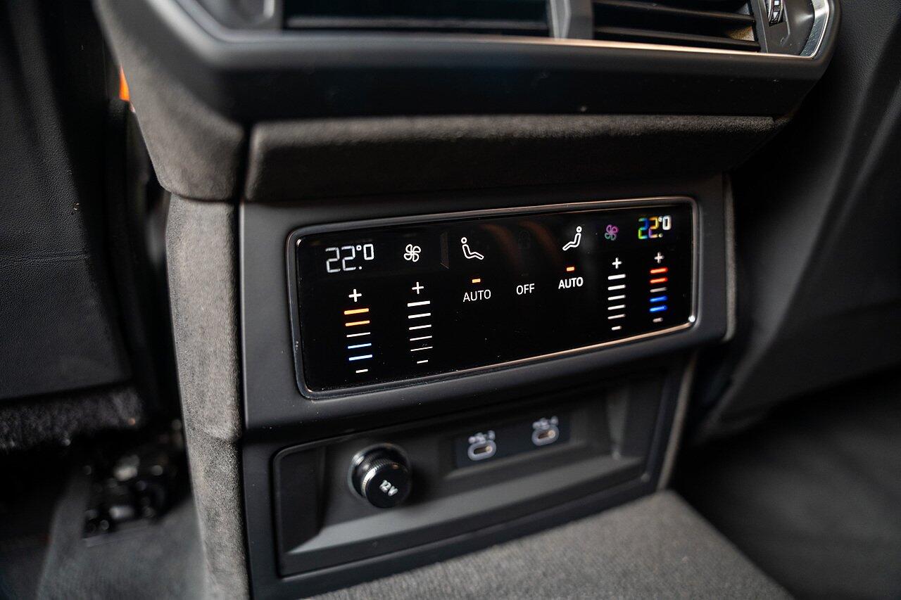Lamborghini Urus view 81