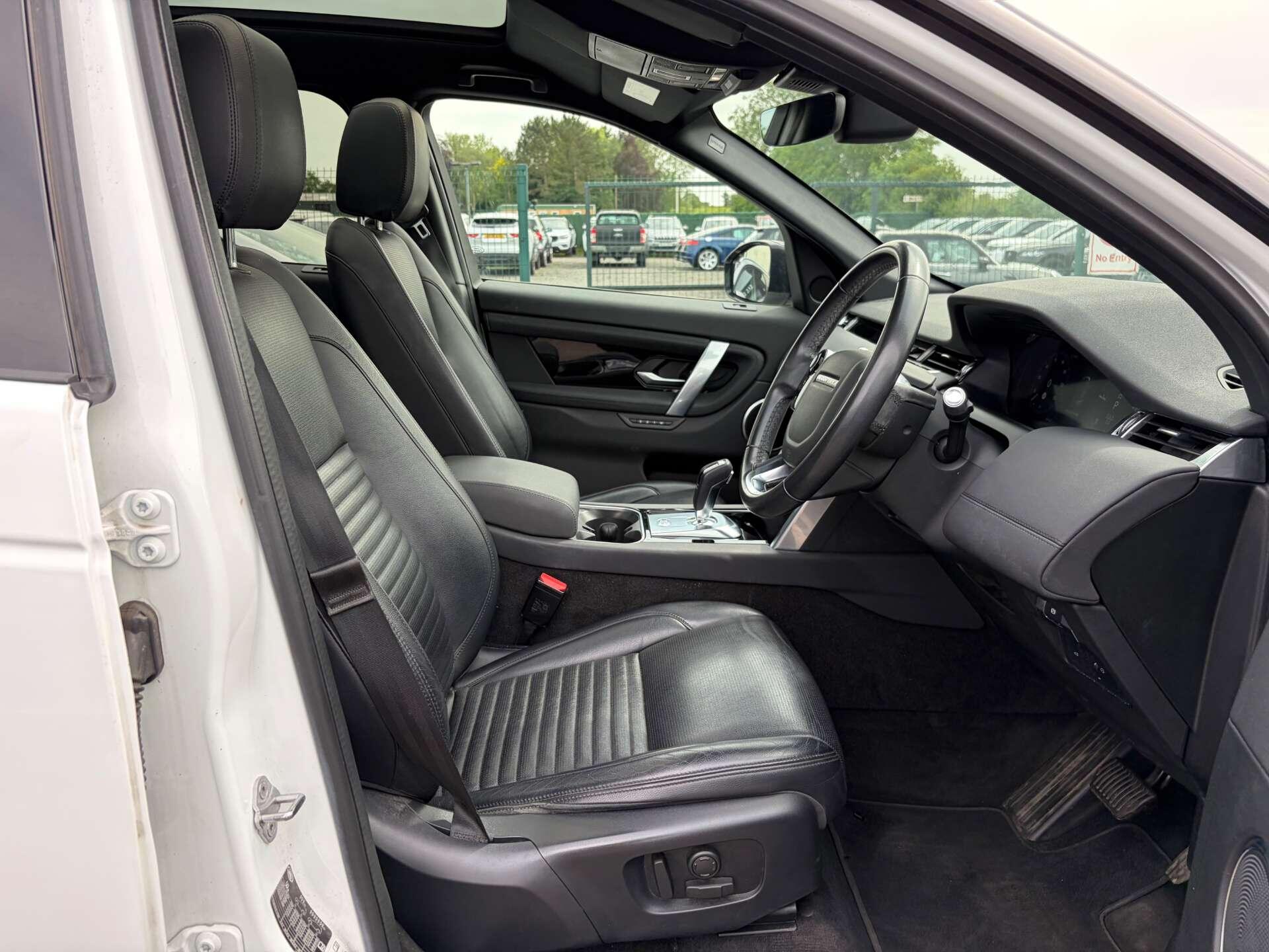 Land Rover Discovery Sport view 38