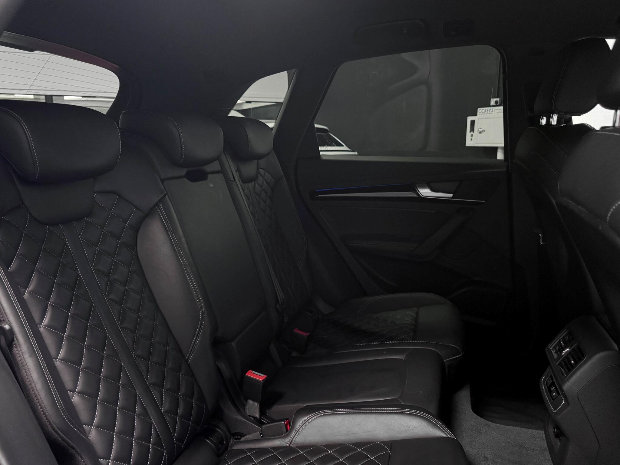Audi Q5 view 12