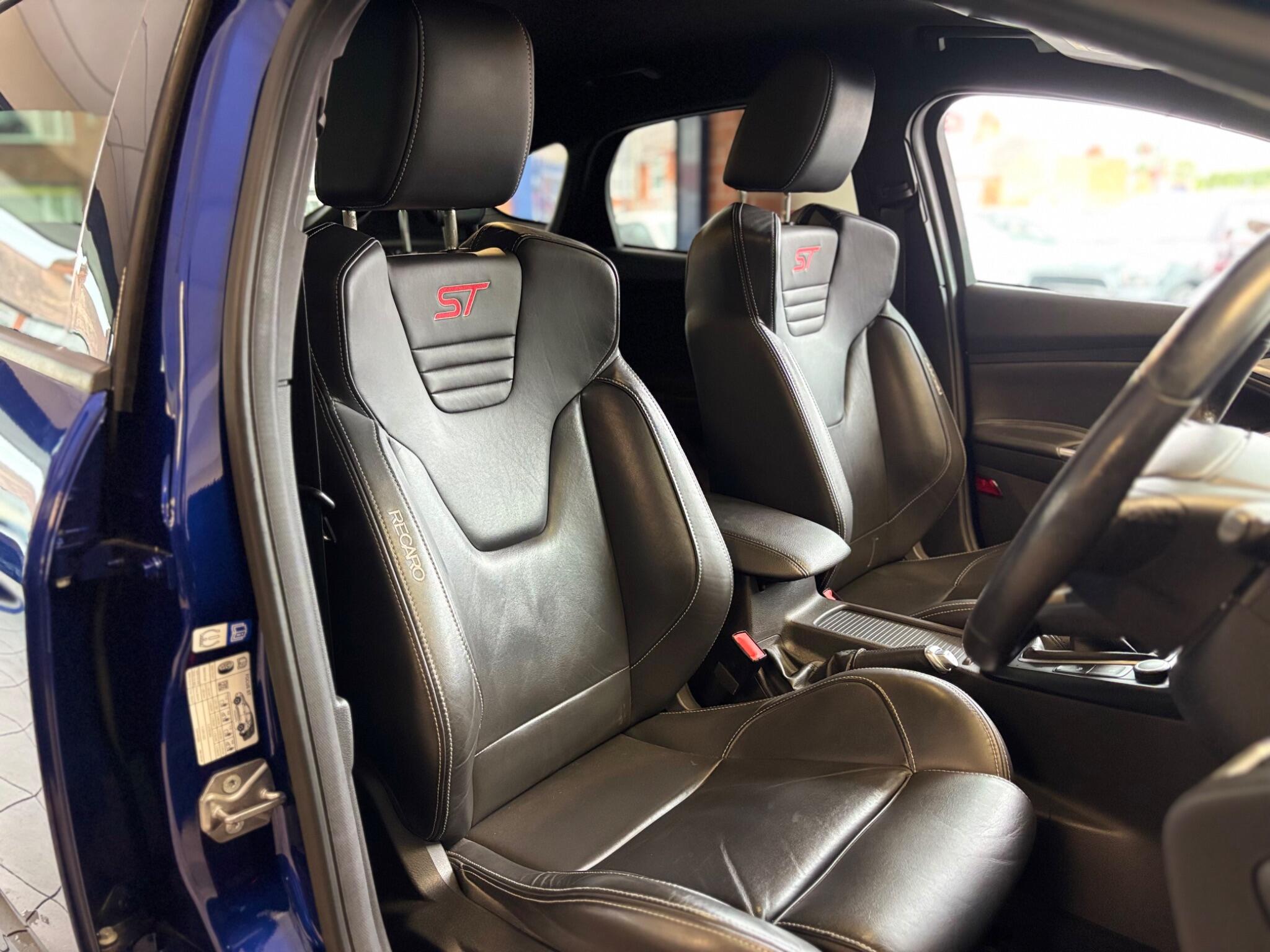 Ford Focus view 16