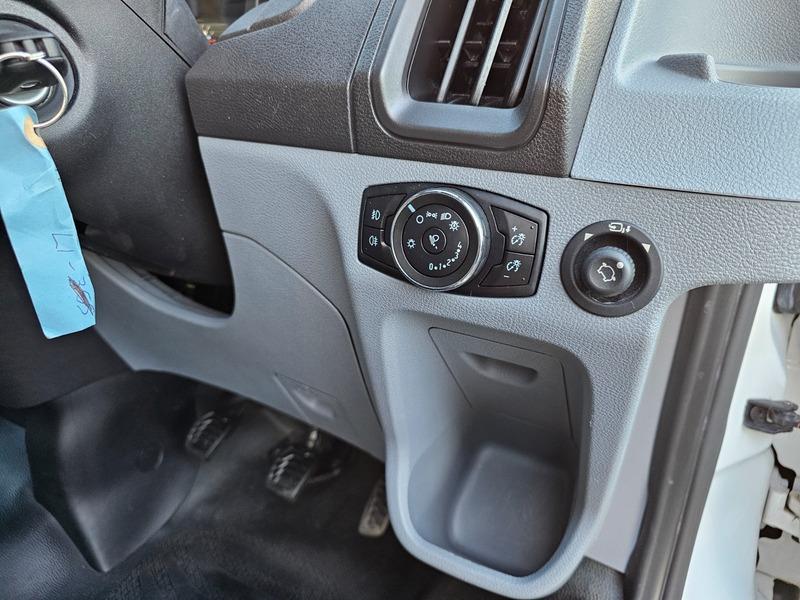 2018 Ford Transit 2.2 TDCi 460 HDT Trend Minibus 5dr Diesel Manual L4 H3 (18 seats) (196 g/km, 123 bhp) • 9,875 miles image 12