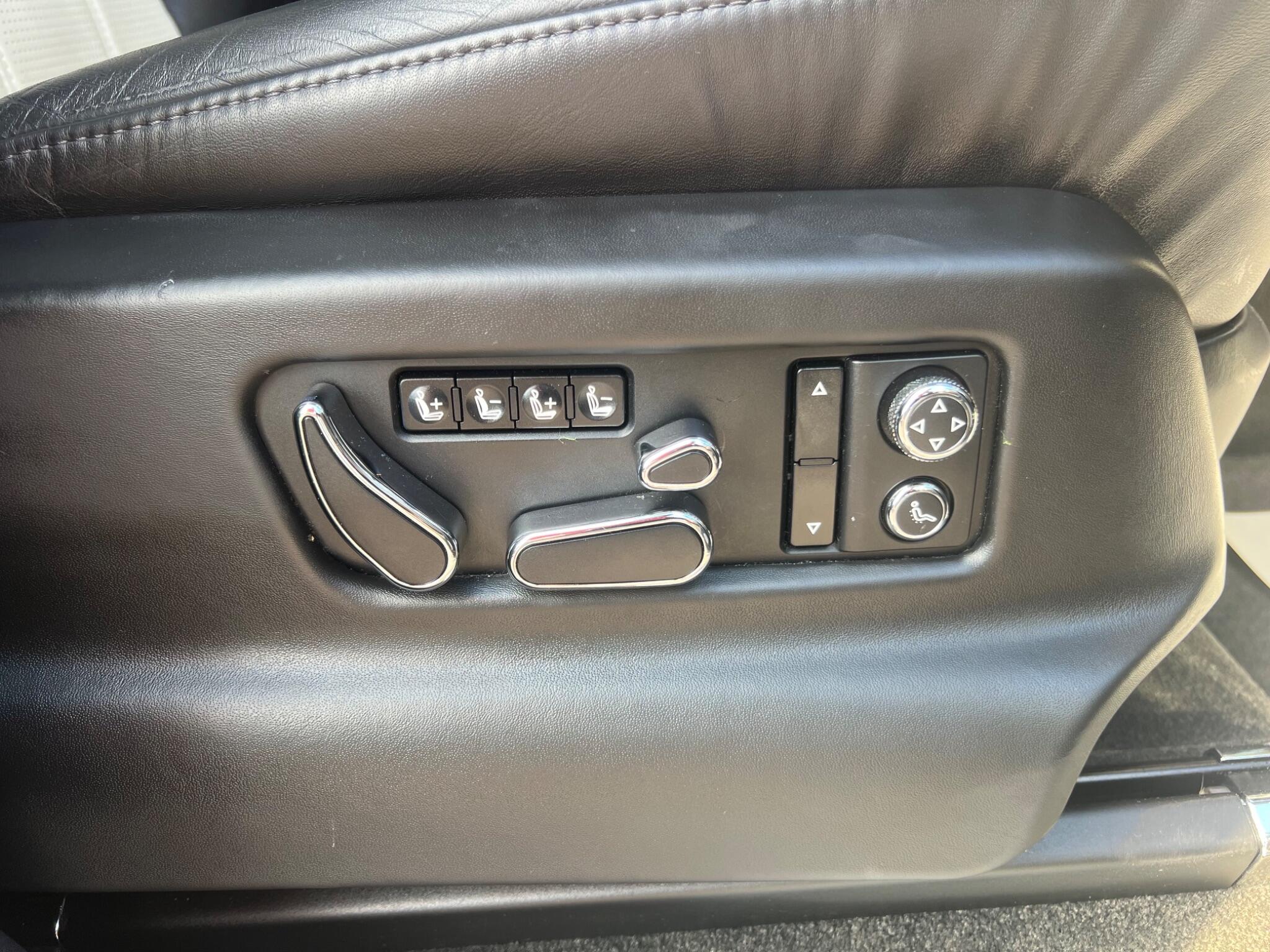 Bentley Bentayga view 20