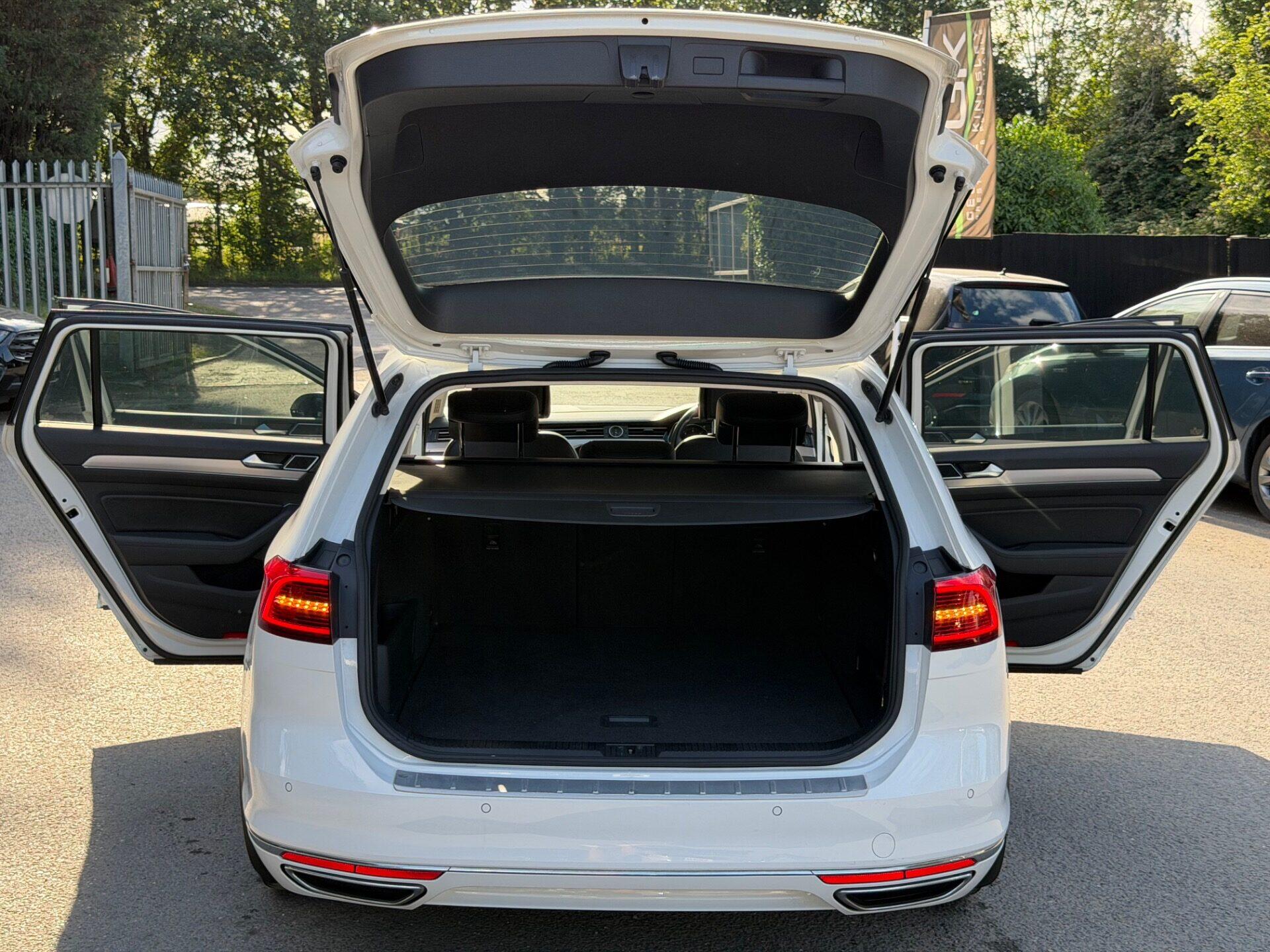 Volkswagen Passat view 21