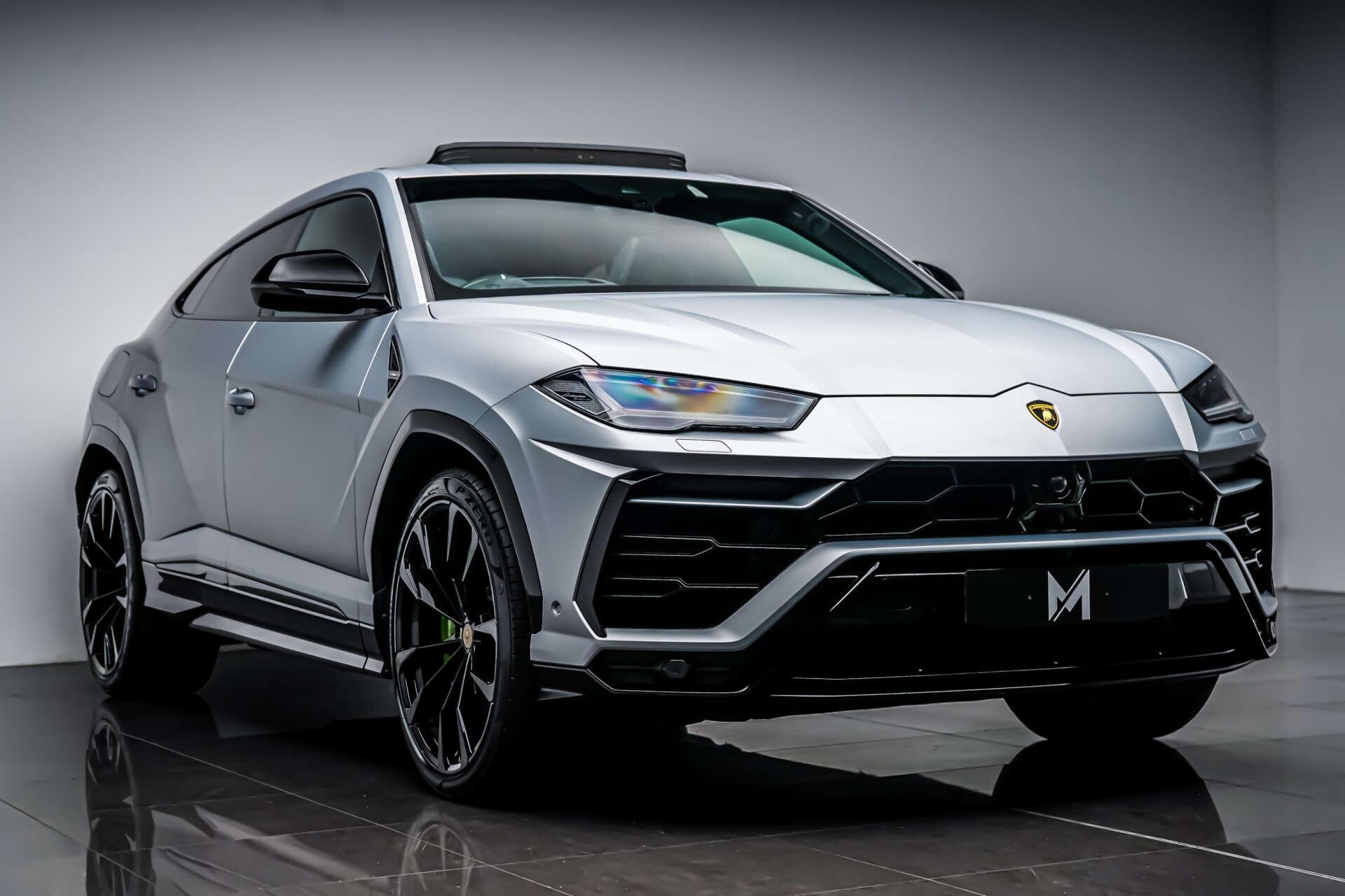 Lamborghini Urus view 13