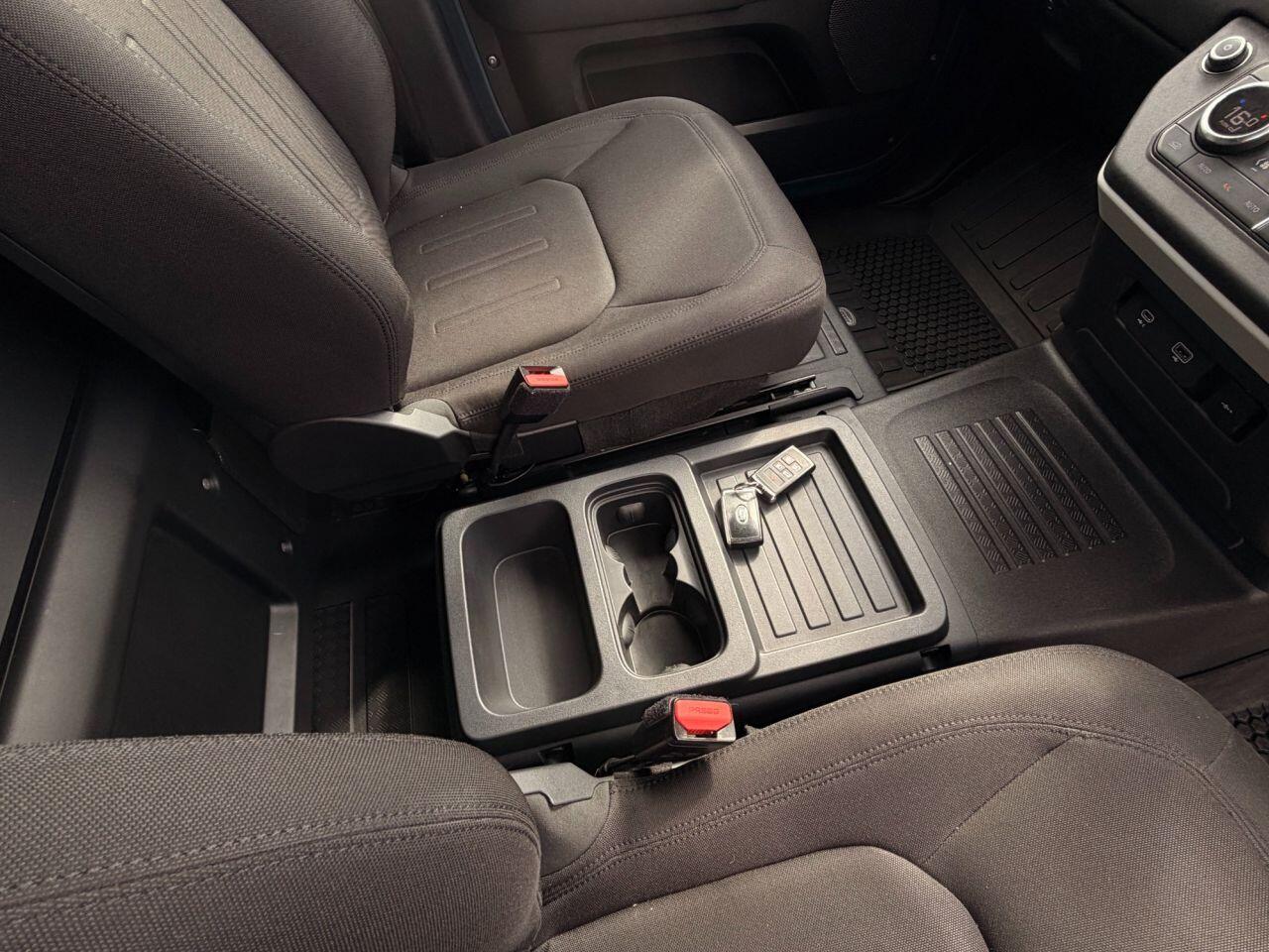 Land Rover Defender view 24