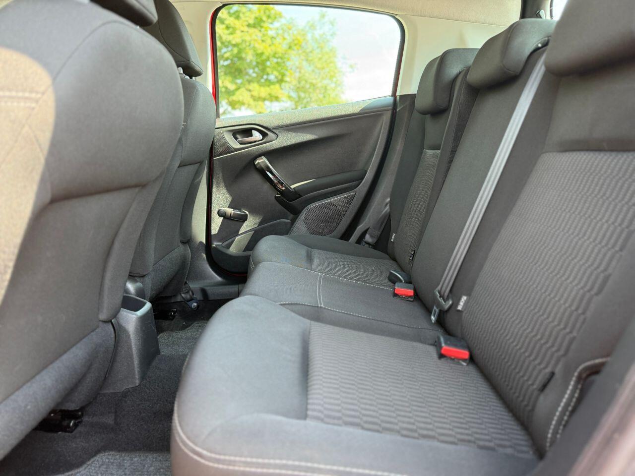 Peugeot 208 view 14