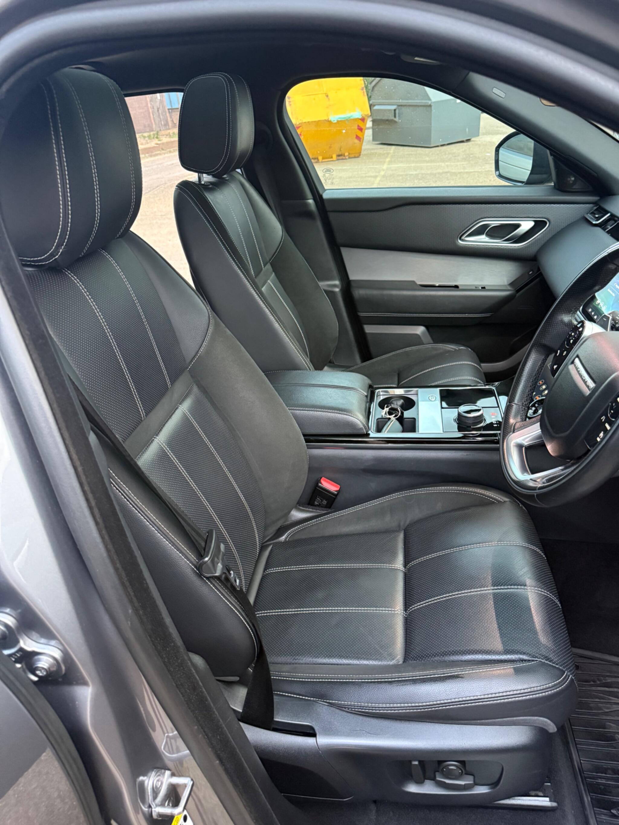 Land Rover Range Rover Velar view 31