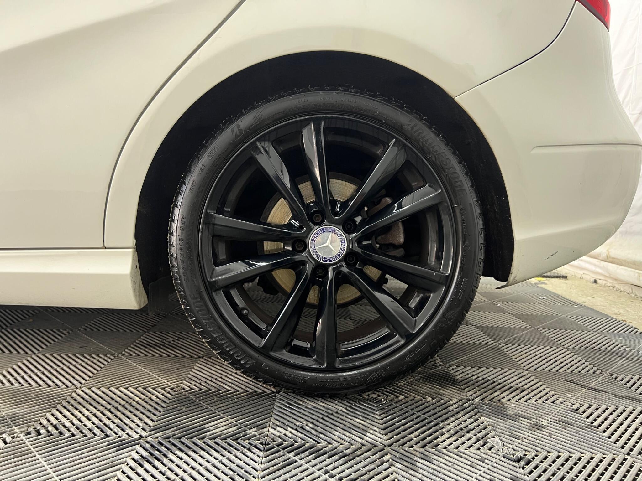 Mercedes-Benz B Class view 32