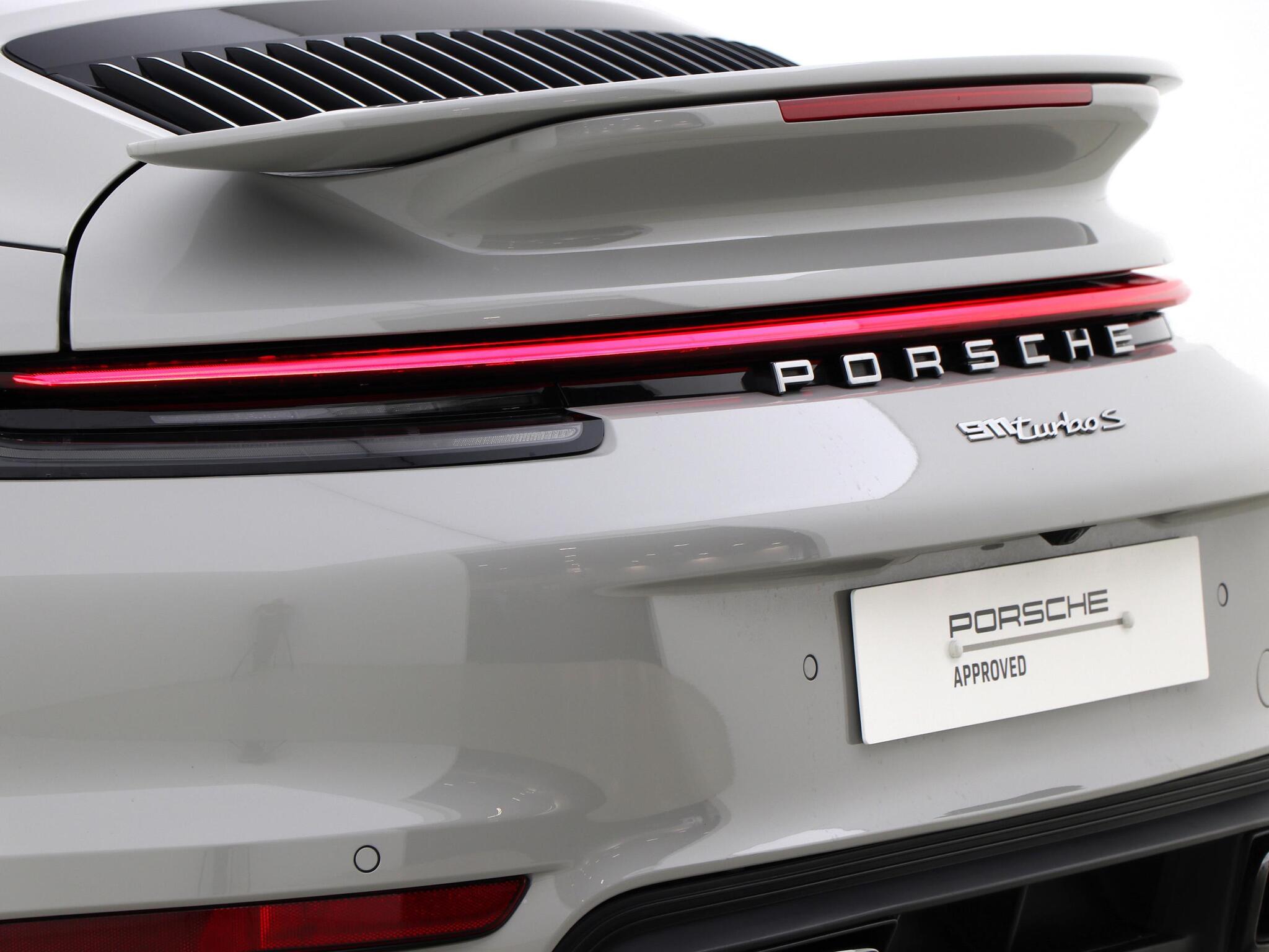 Porsche 911 view 21