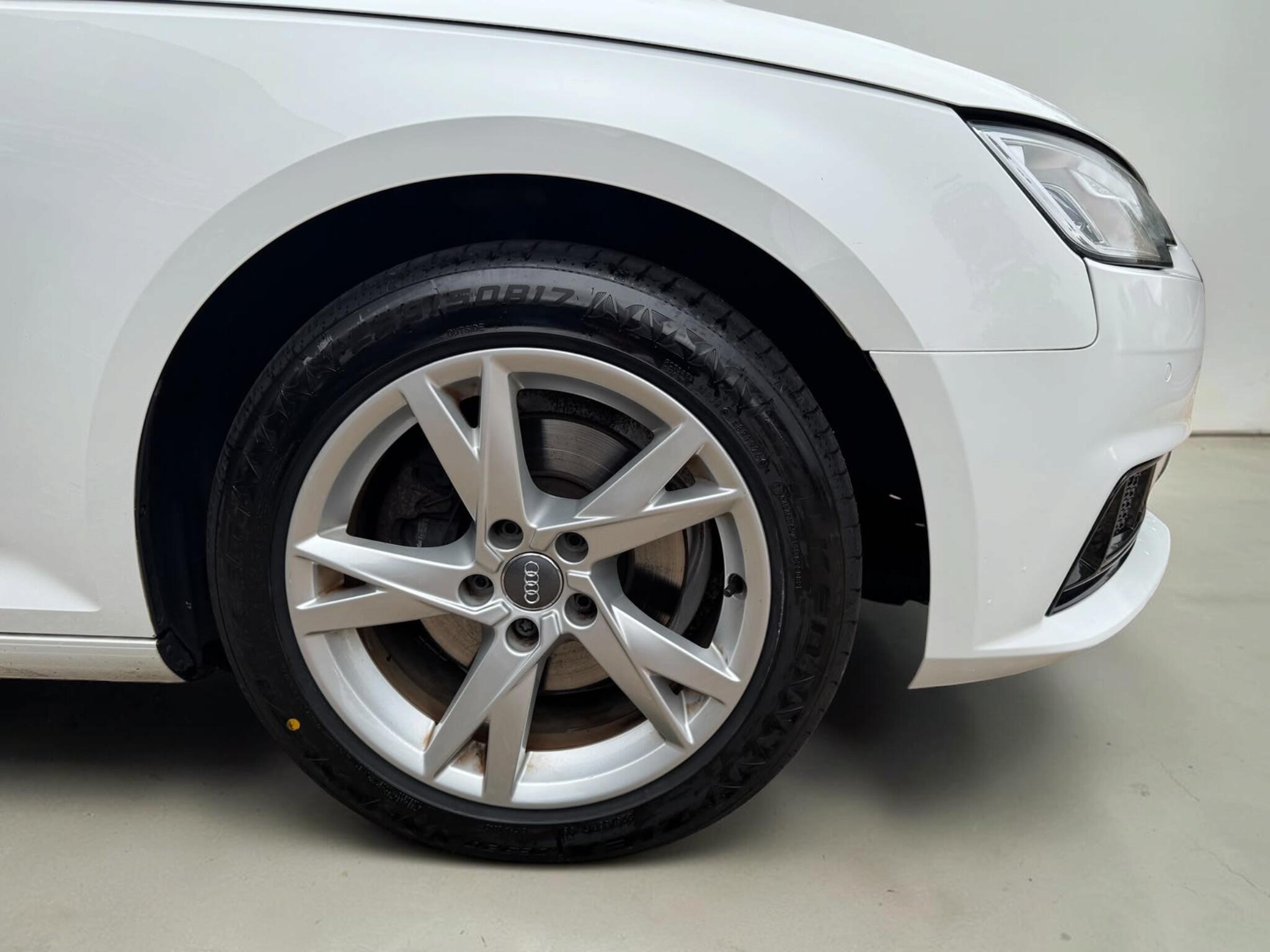Audi A4 view 32