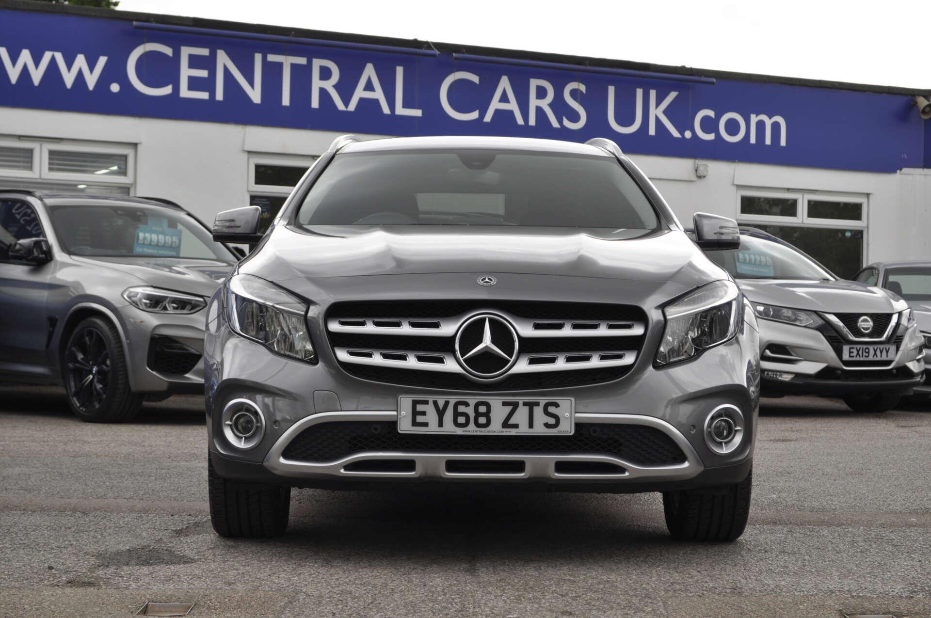 Mercedes-Benz Gla view 3