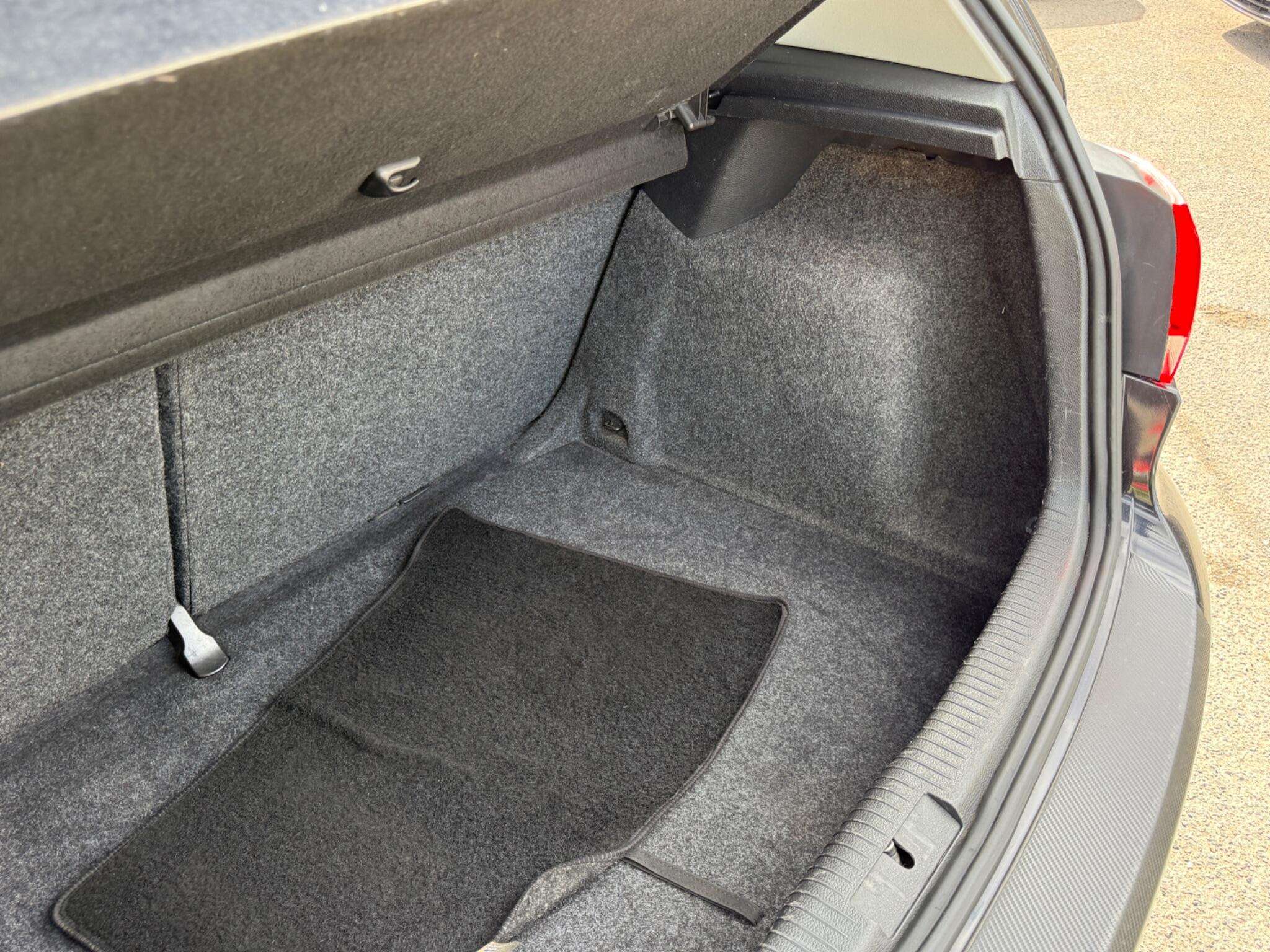 Volkswagen Golf - Image 30