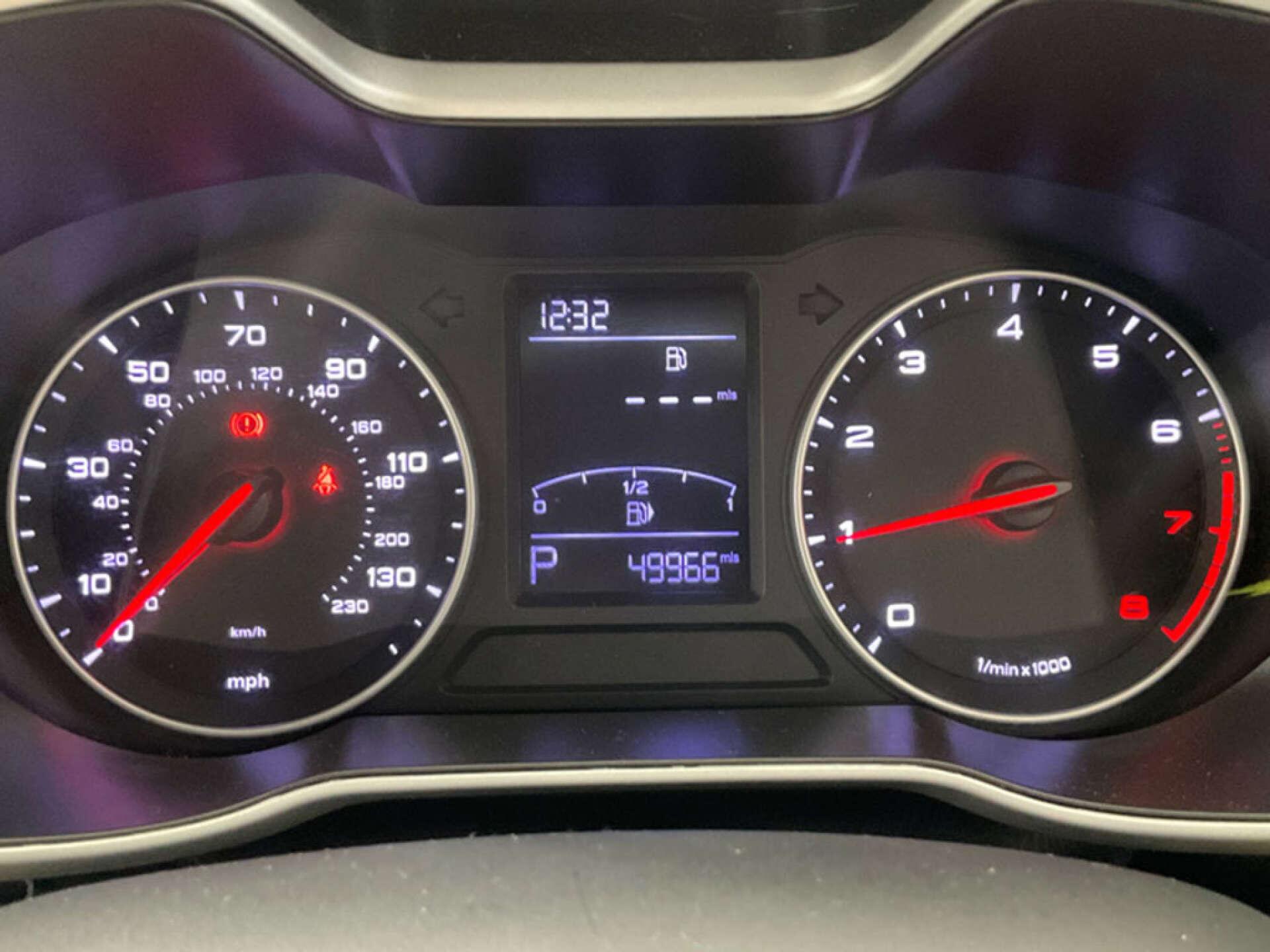 MG ZS view 8