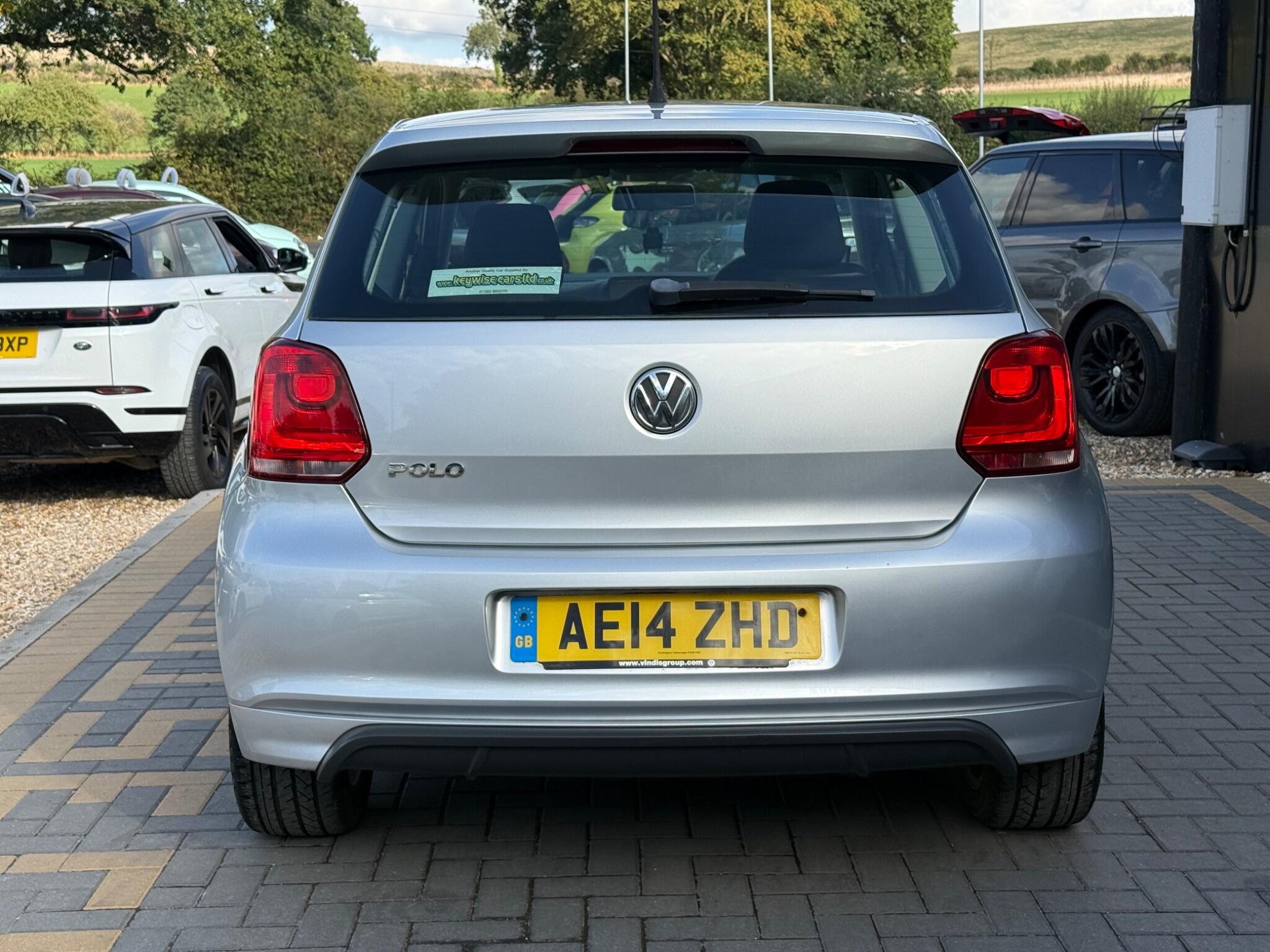 Volkswagen Polo view 5
