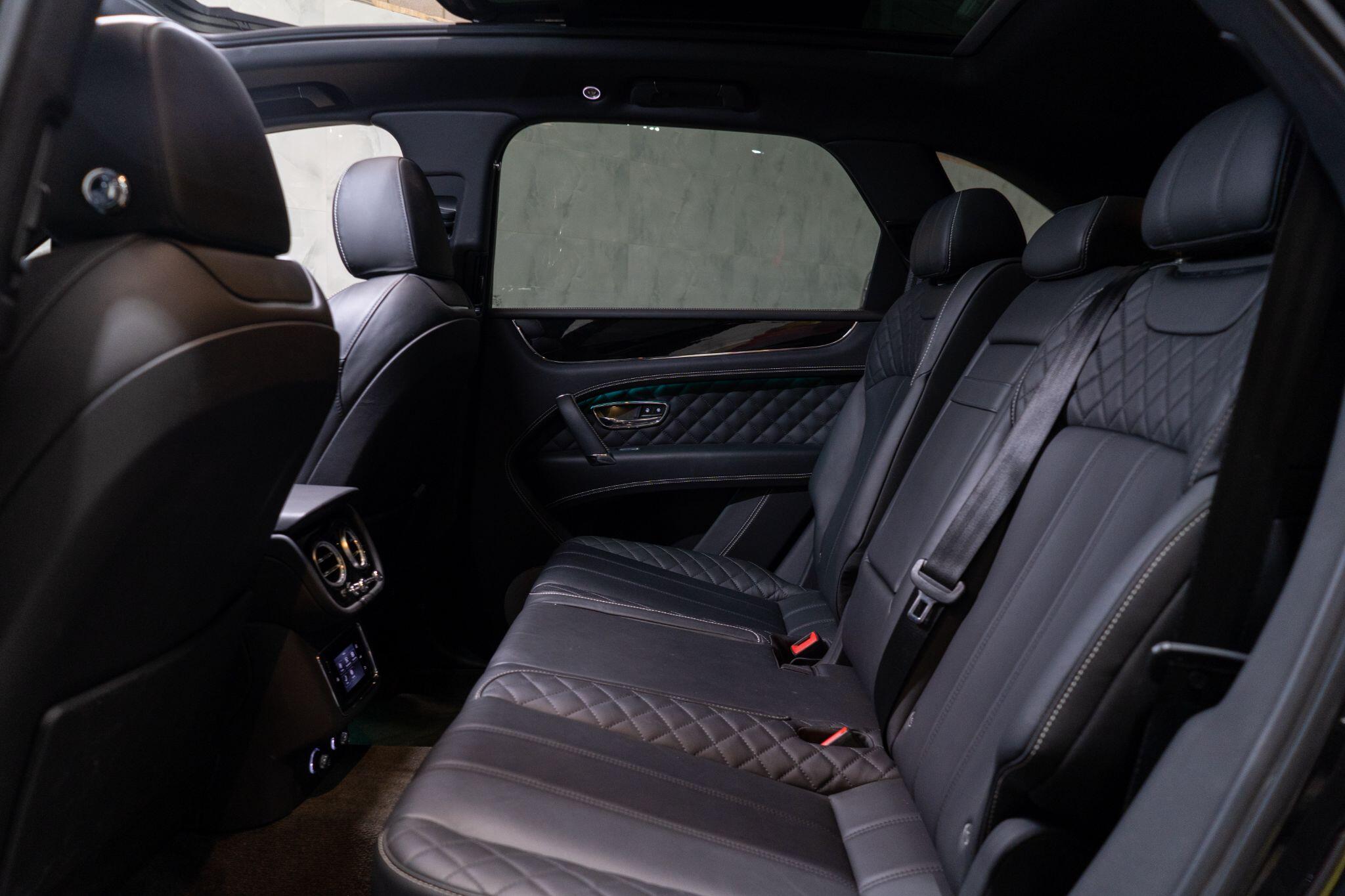 Bentley Bentayga view 15