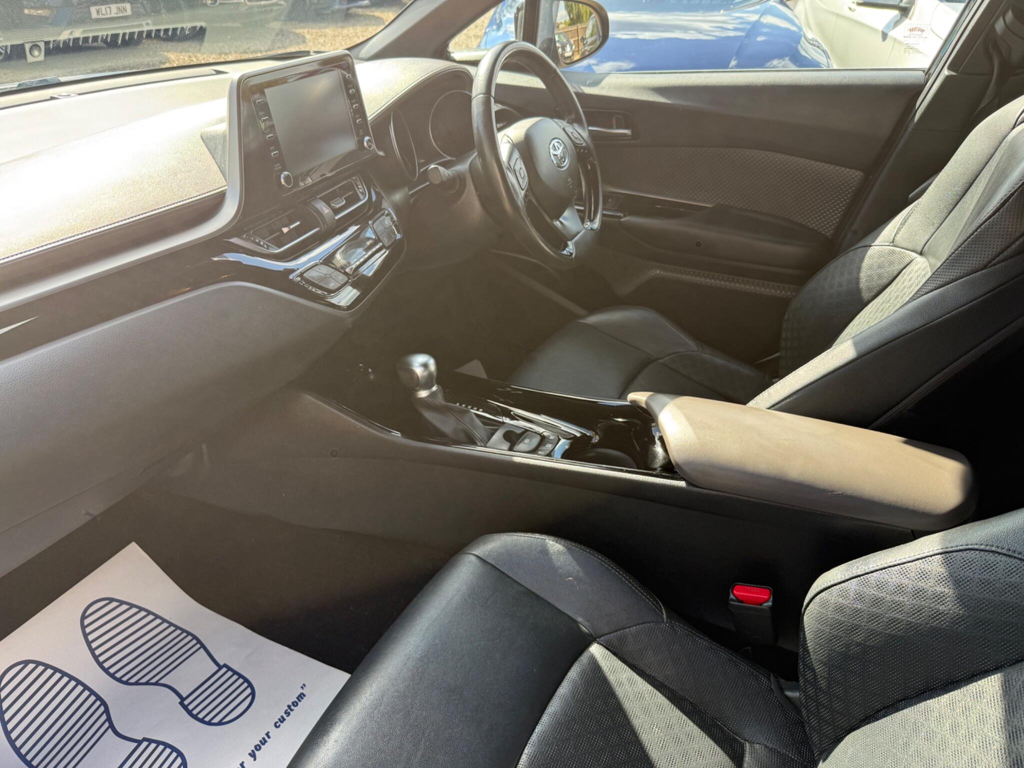 Toyota C-HR view 13