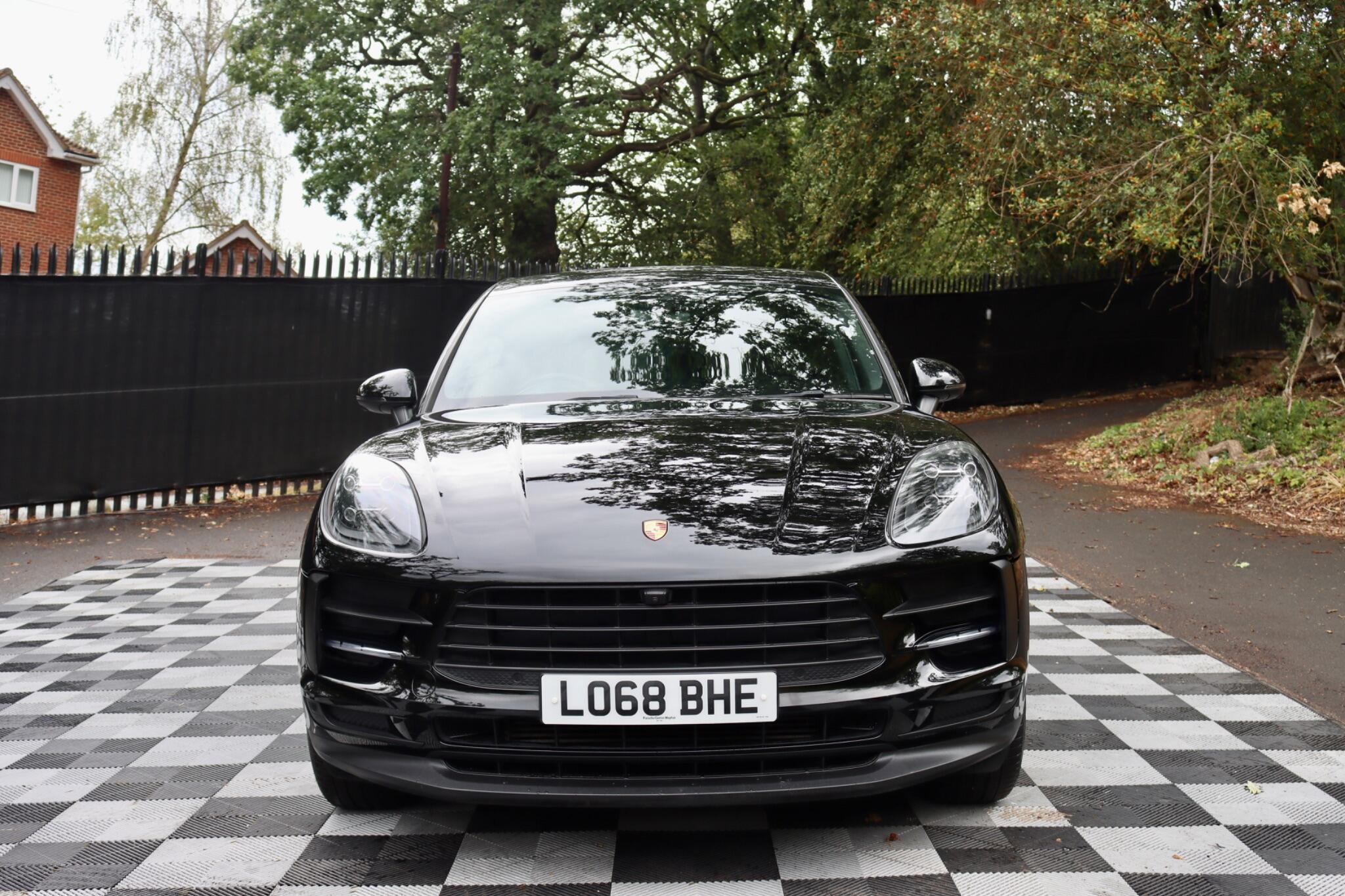 Porsche Macan view 29