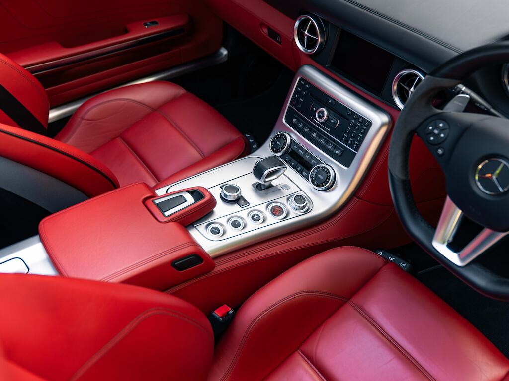 Mercedes-Benz SLS view 5