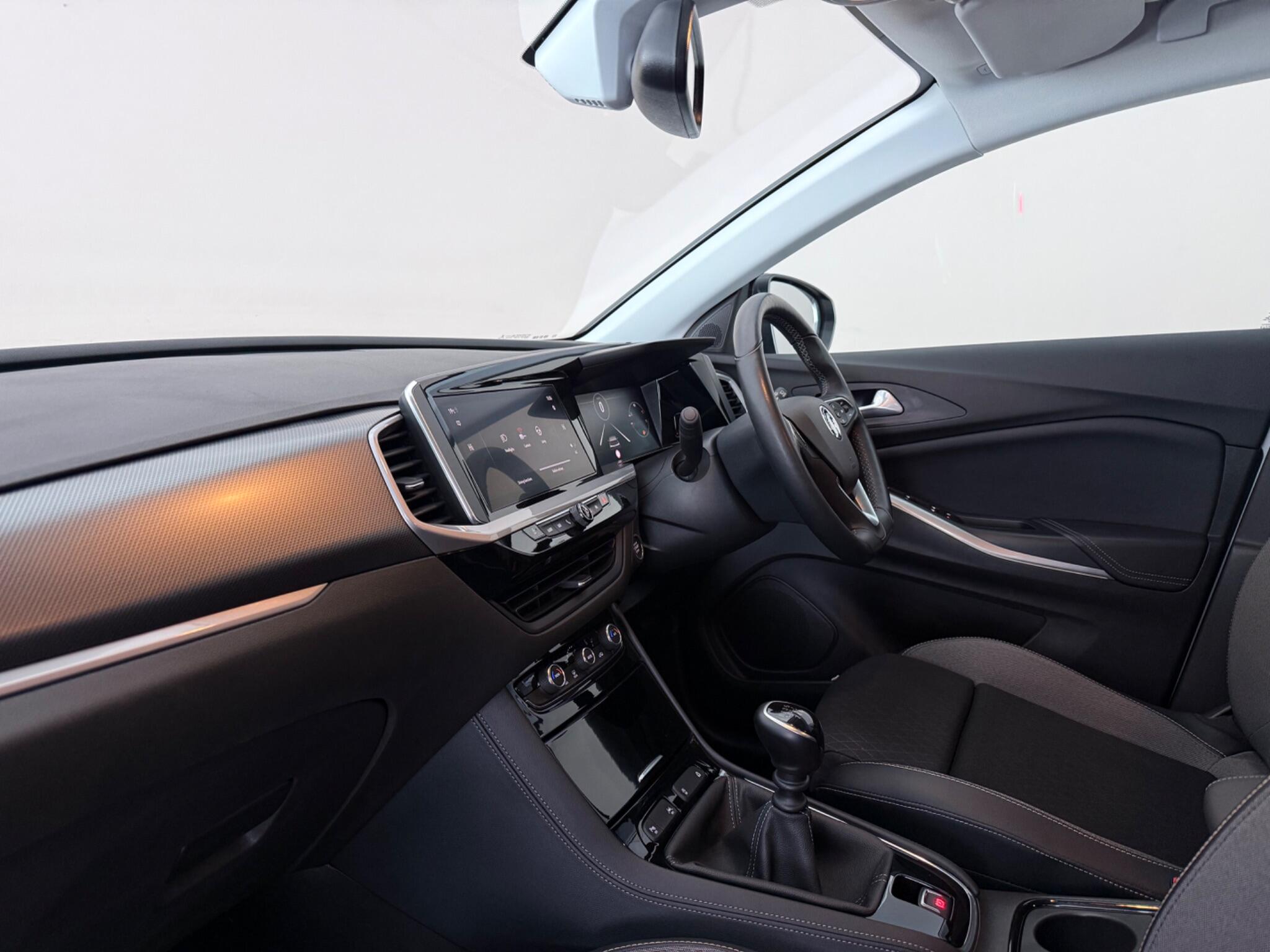 Vauxhall Grandland view 4