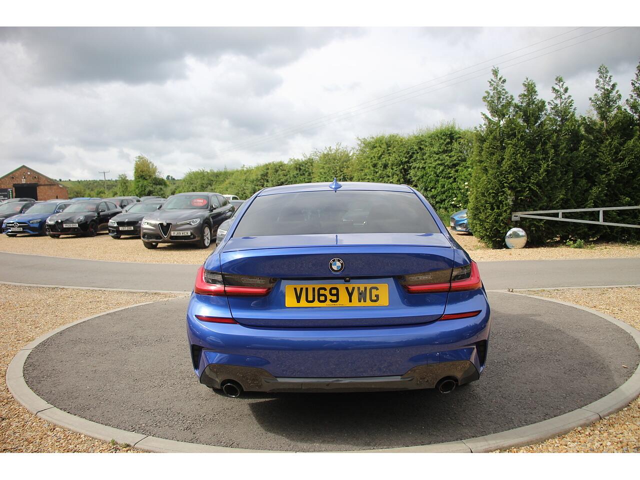 BMW 3 Series view 10