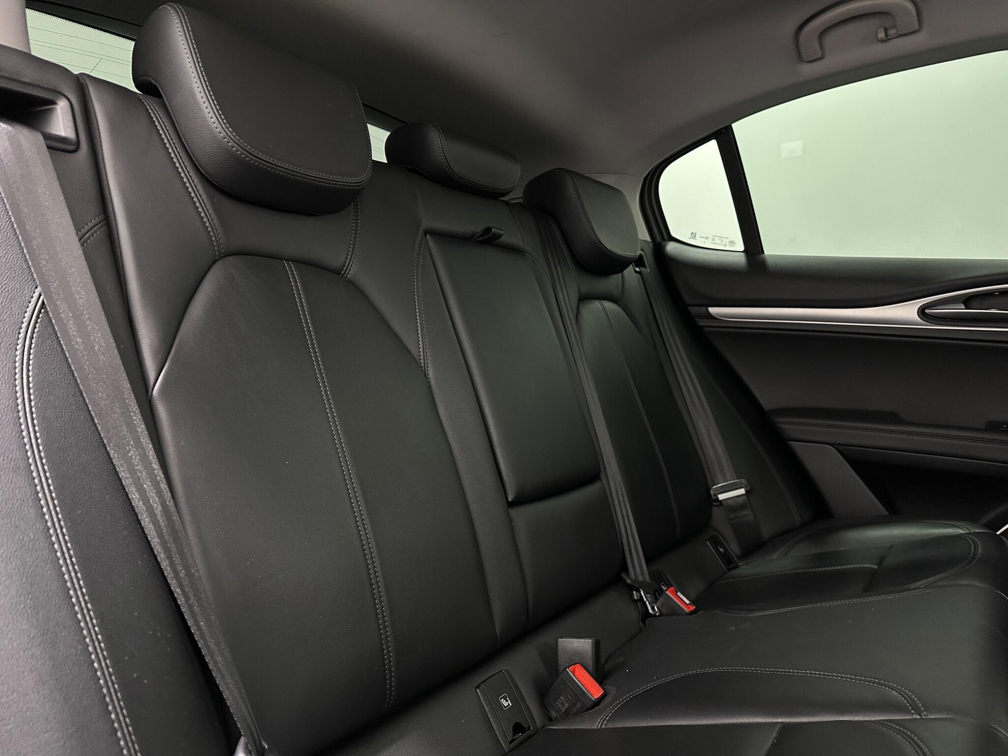 Alfa Romeo Stelvio view 41