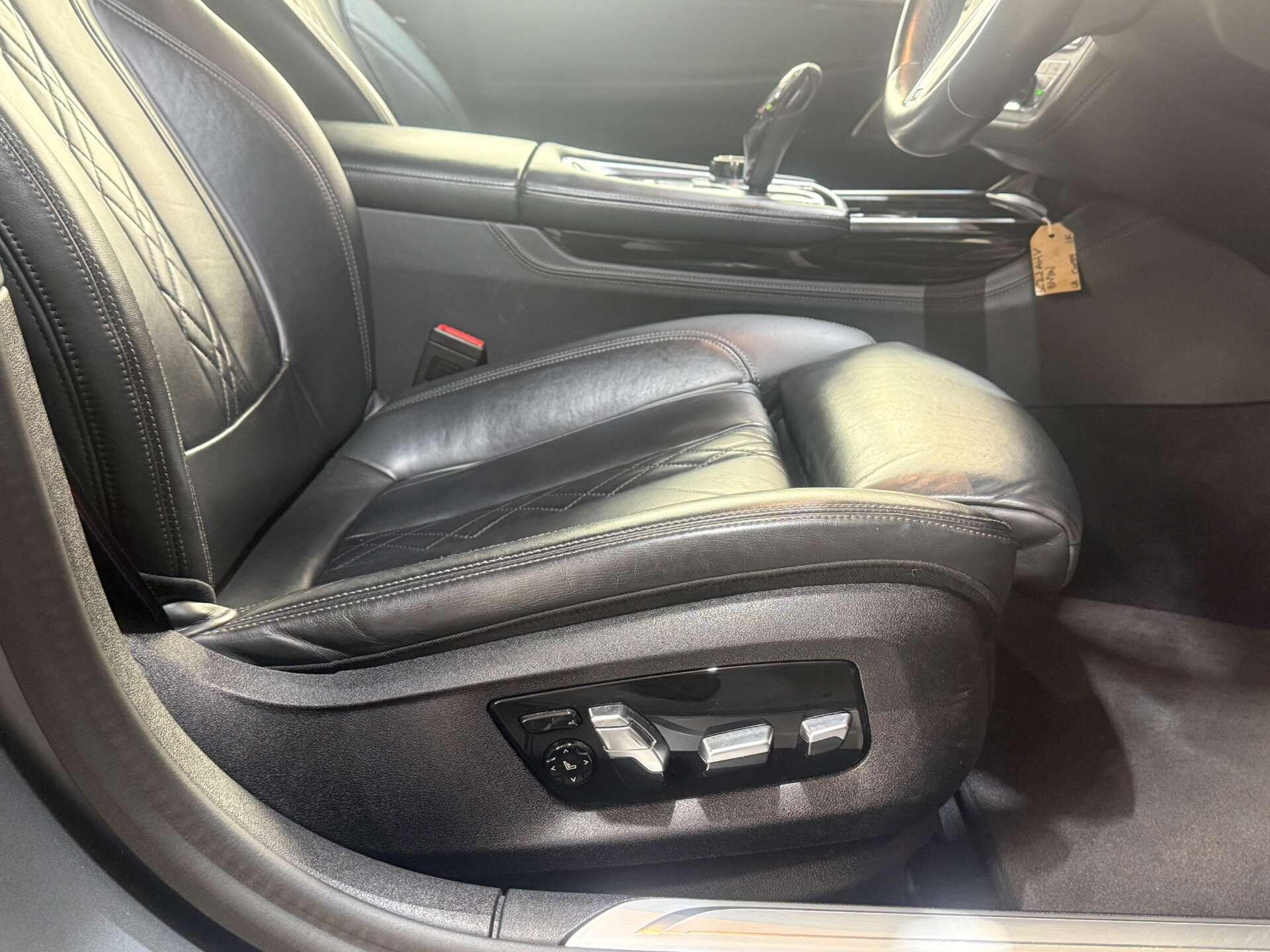 BMW 7 Series view 38
