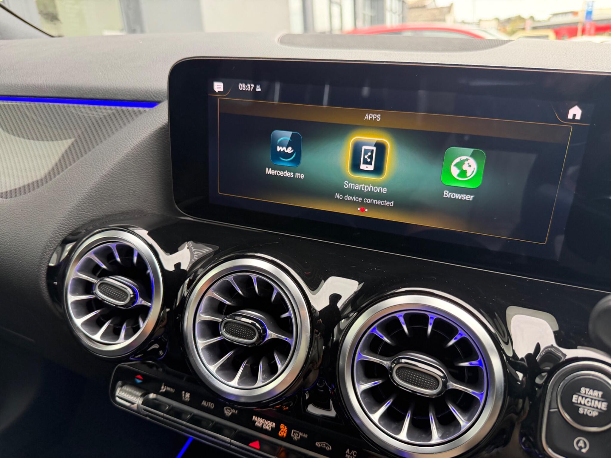 Mercedes-Benz Gla view 24