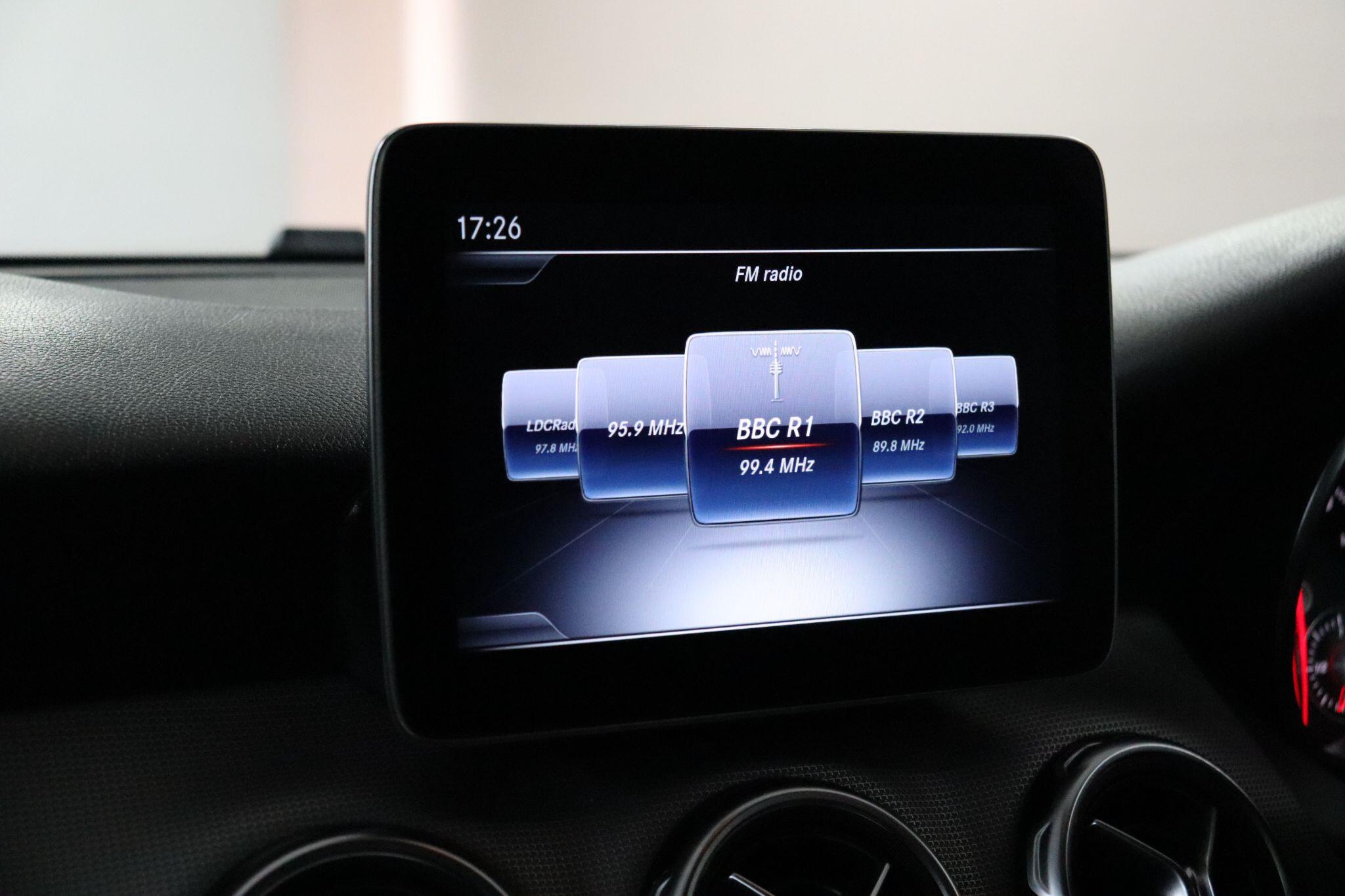 Mercedes-Benz Gla view 38
