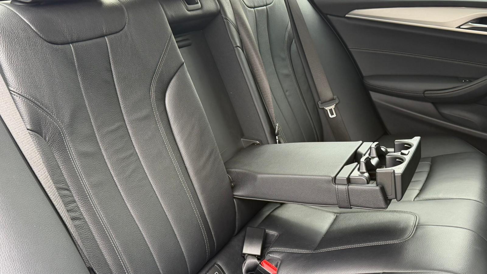 BMW 5 Series view 13