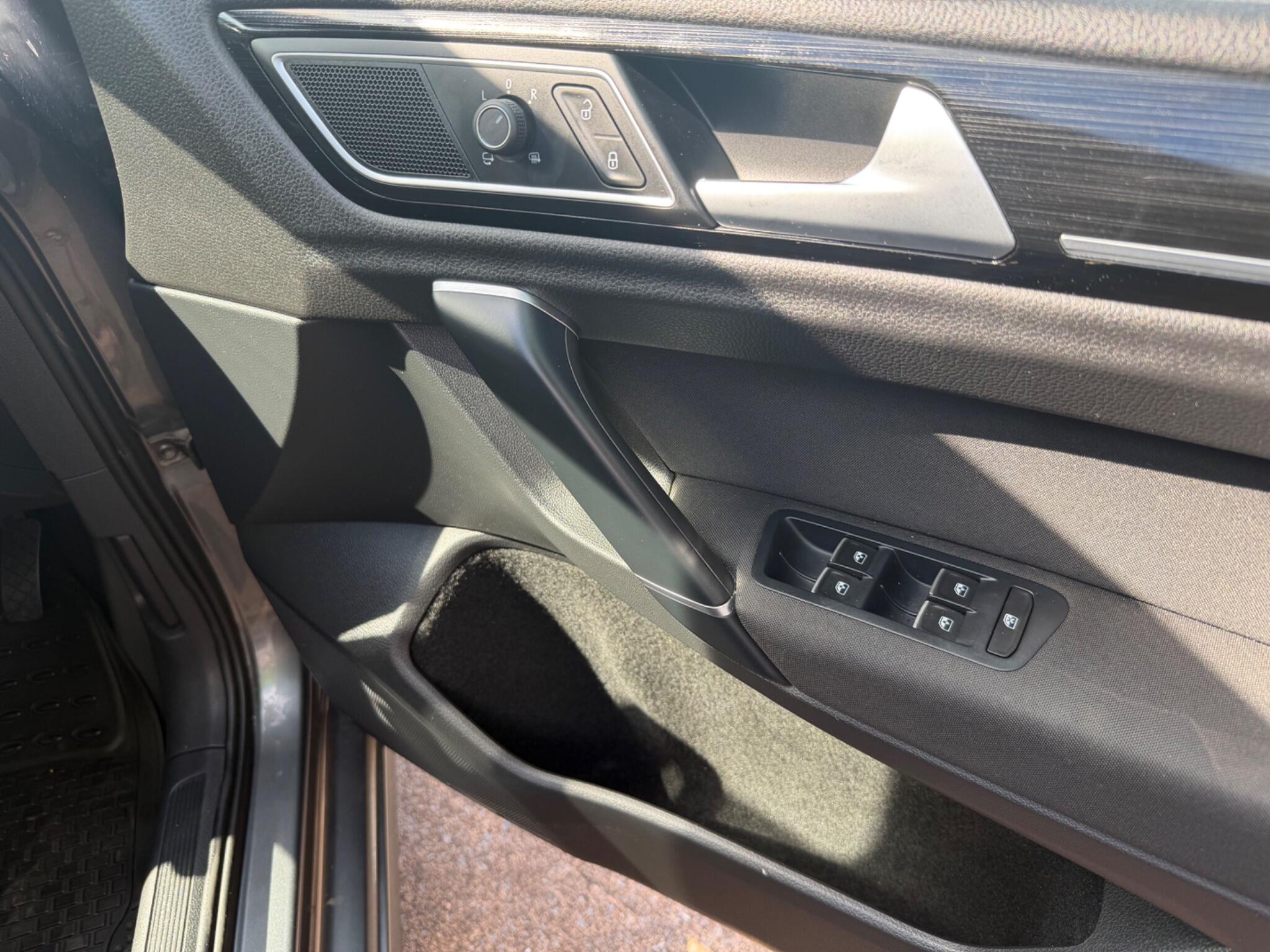 Volkswagen Golf Sportsvan view 6
