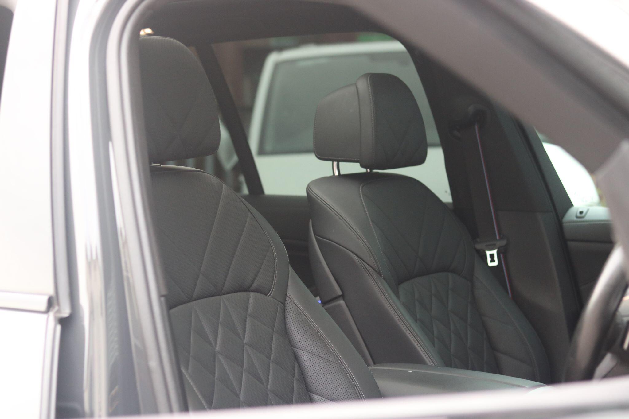 BMW X5 view 10
