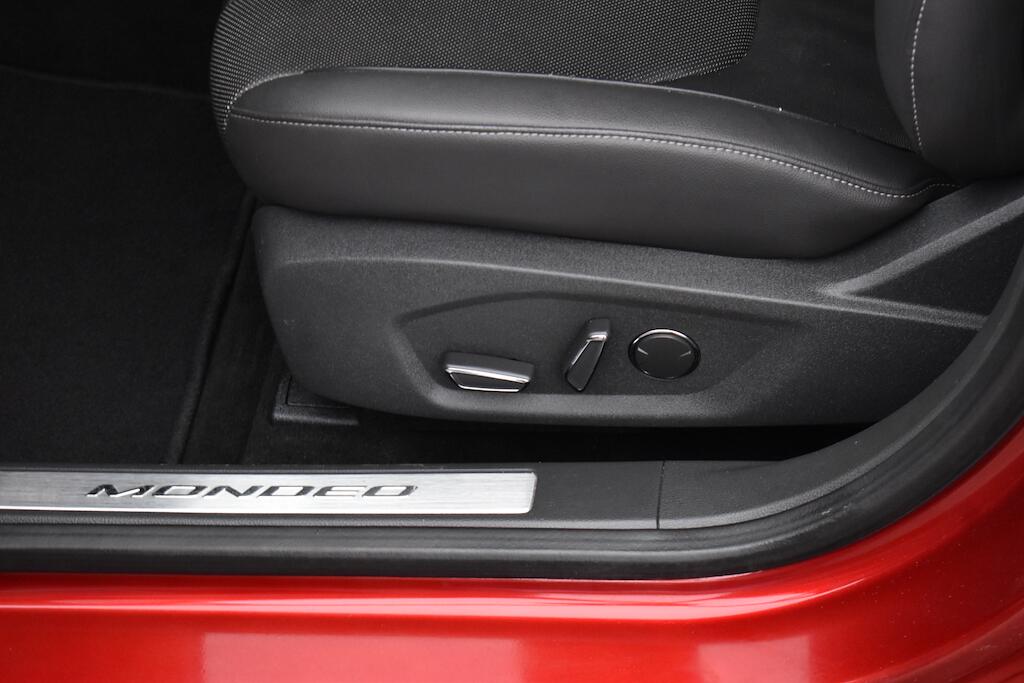 Ford Mondeo view 39