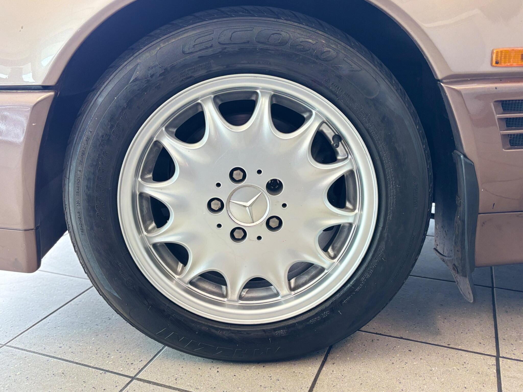 Mercedes-Benz SL view 18