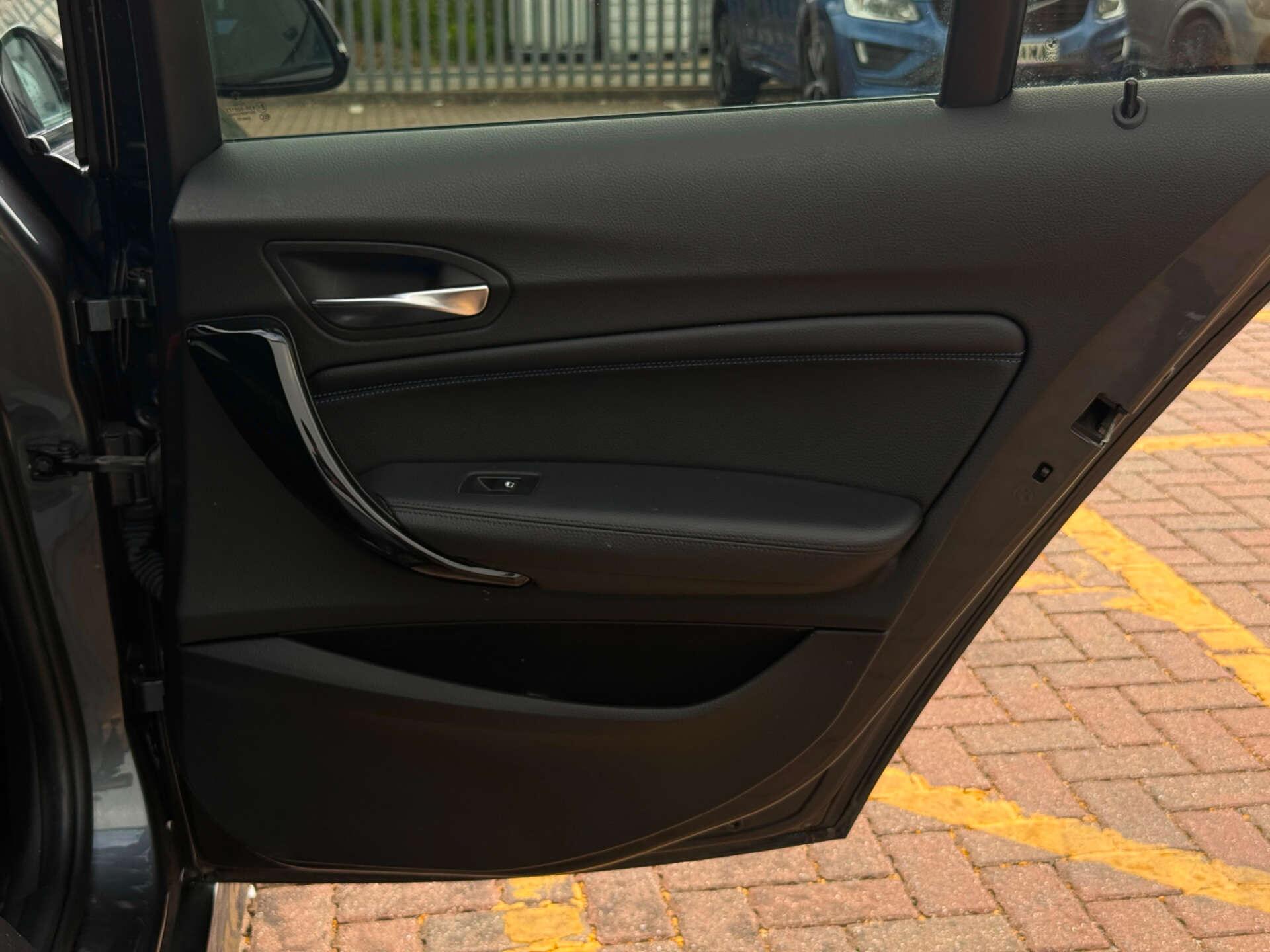 BMW 1 Series view 31