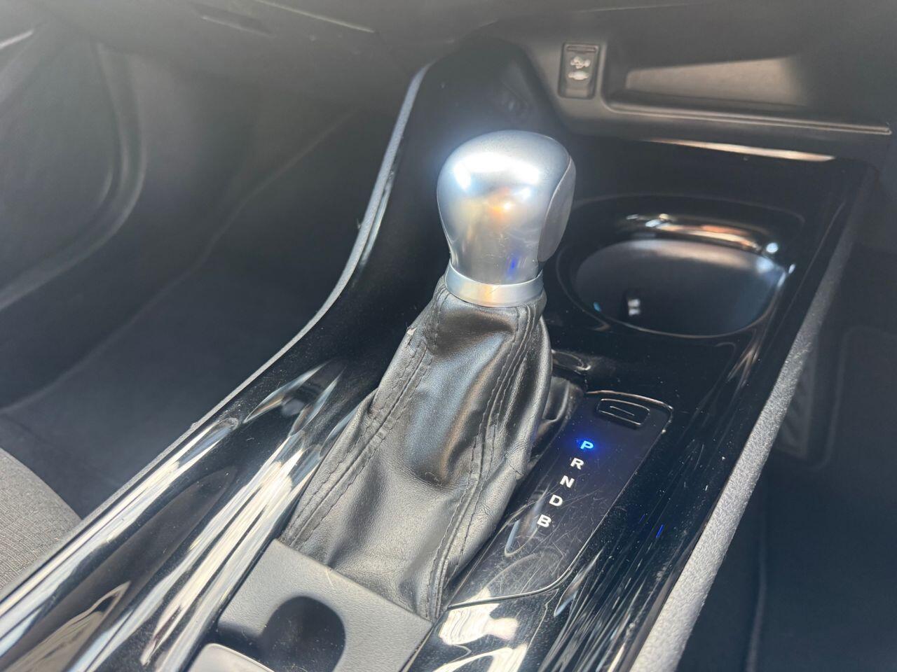 Toyota C-HR view 24