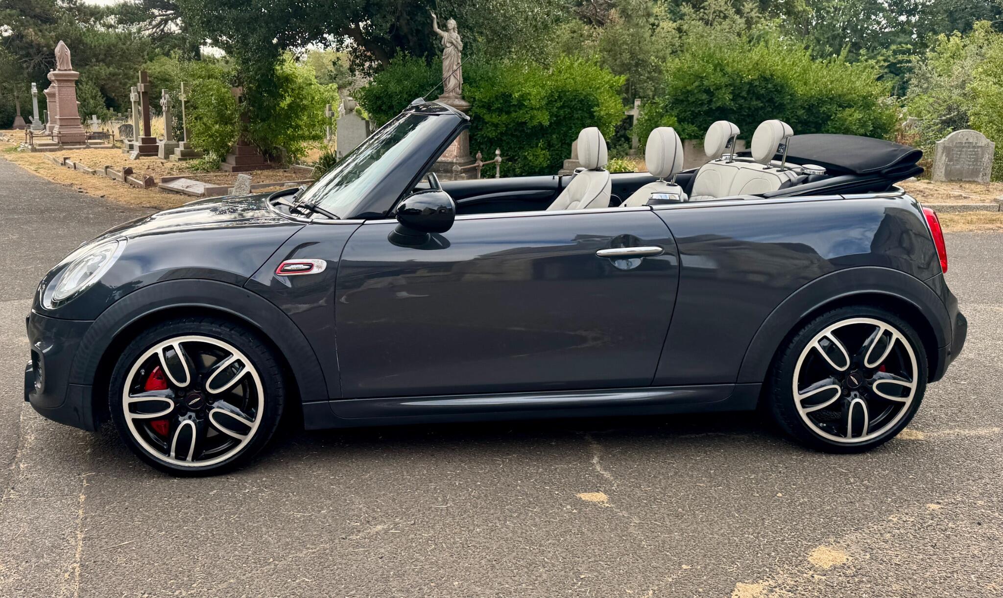 Mini Convertible view 17