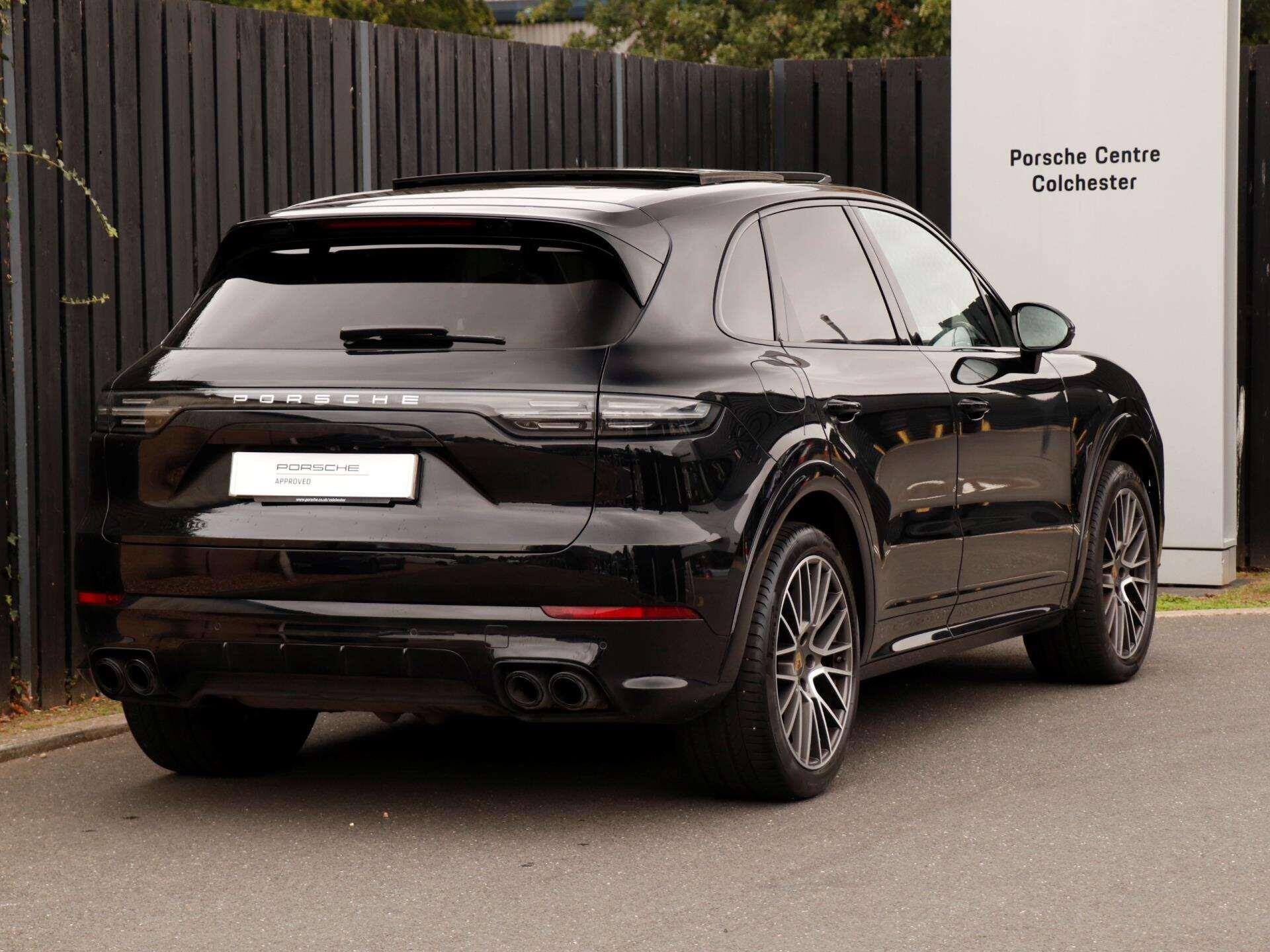 Porsche Cayenne view 37