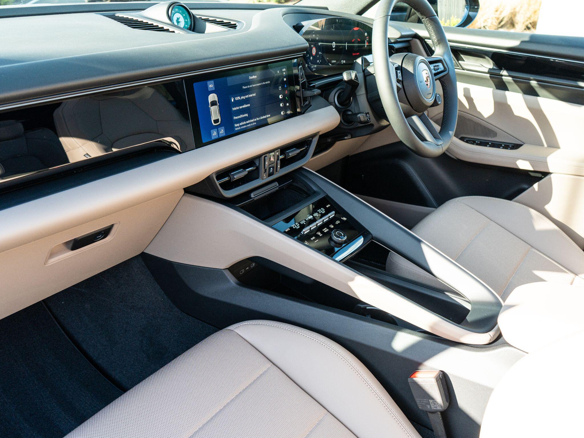 Porsche Macan view 18
