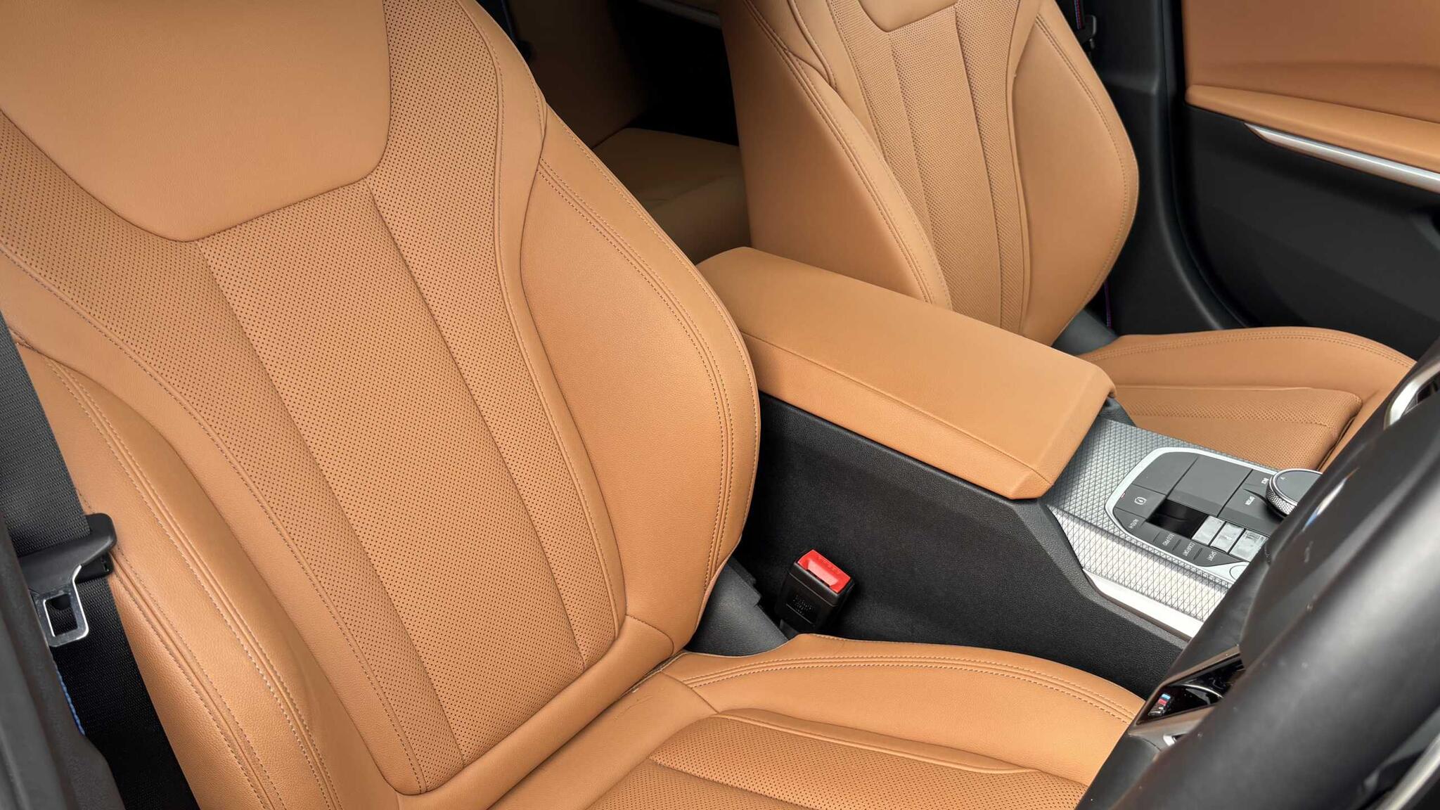 BMW 3 Series view 11